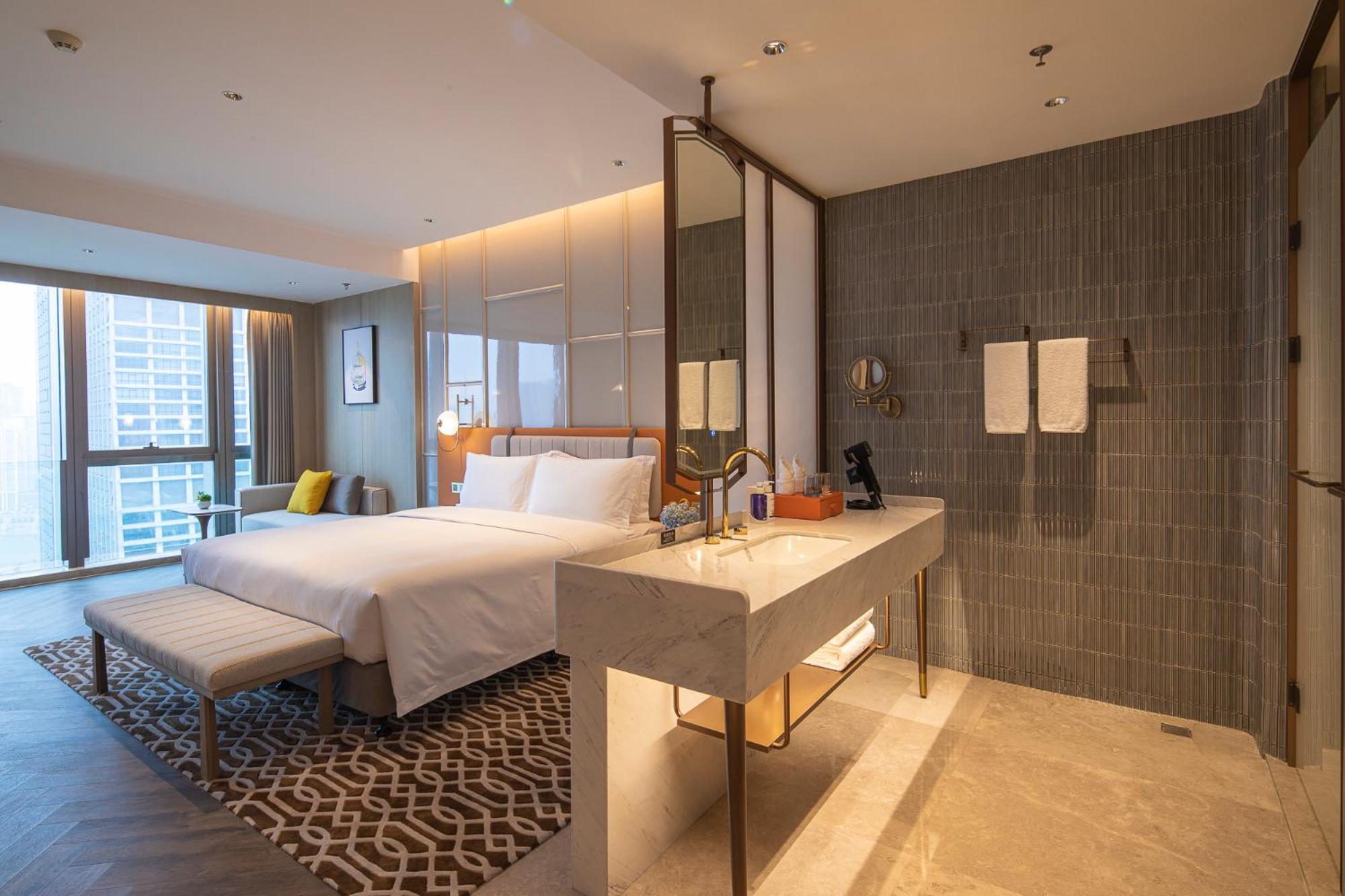 Premium King Room with River View - Photo 4
