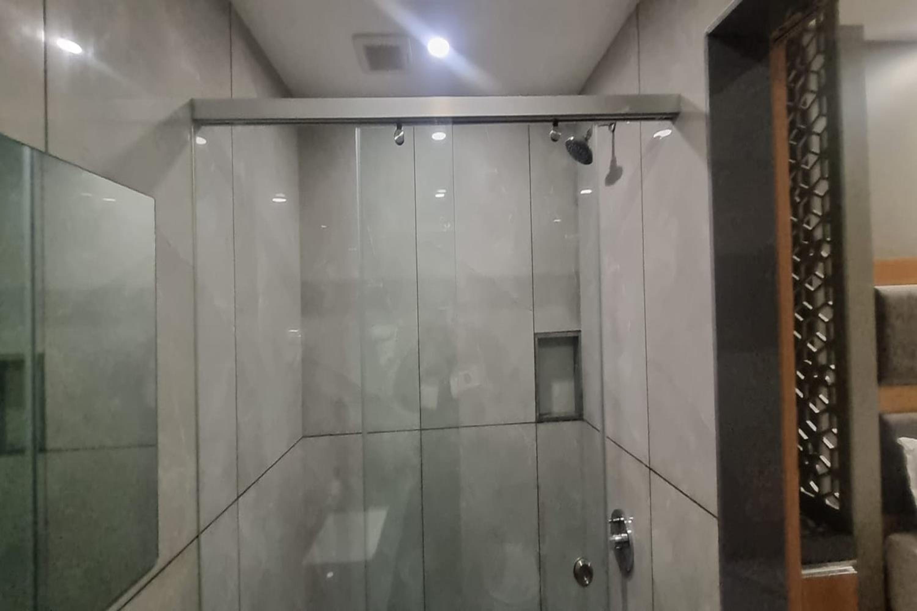 Deluxe Double Room (2 Adults + 1 Child) photo 3