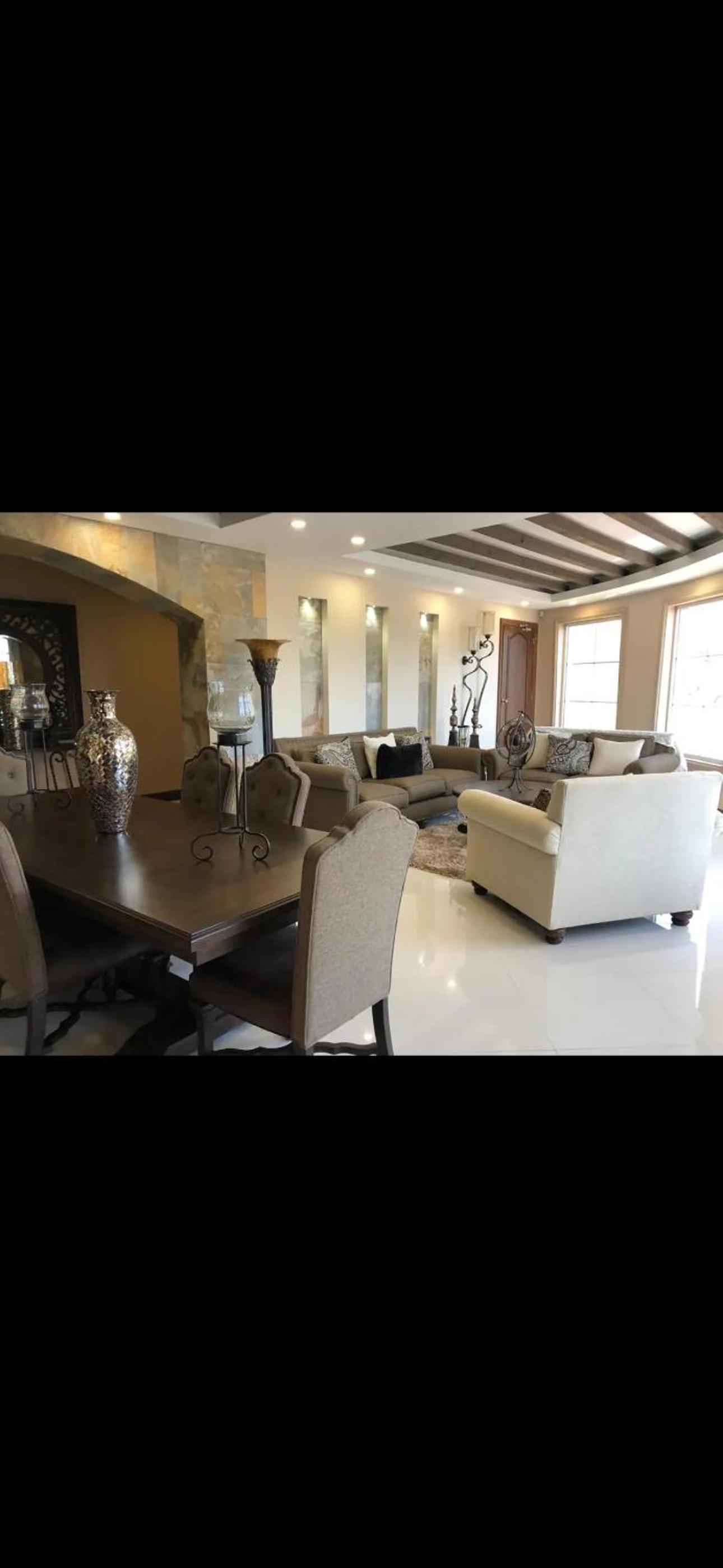 Seven-Bedroom House photo 1