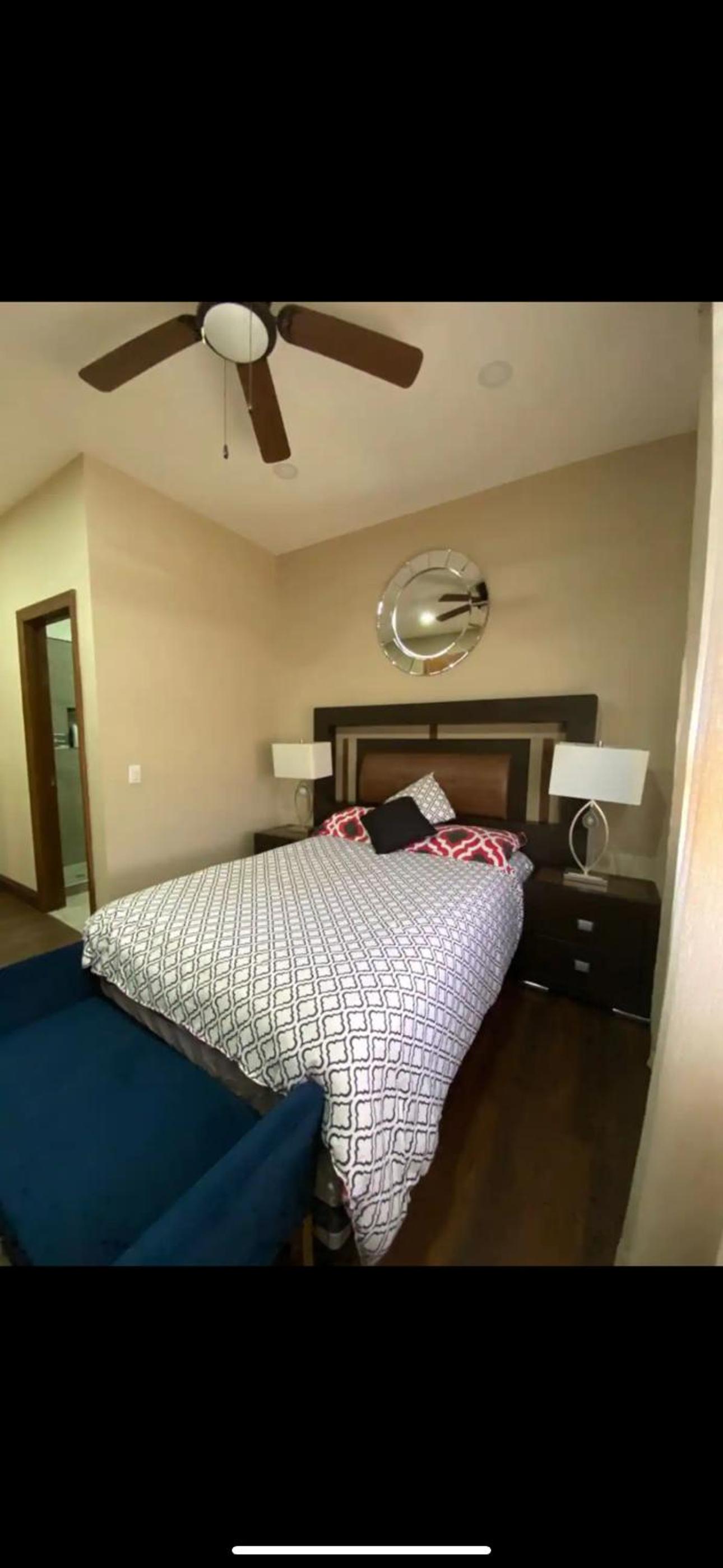 Seven-Bedroom House photo 3