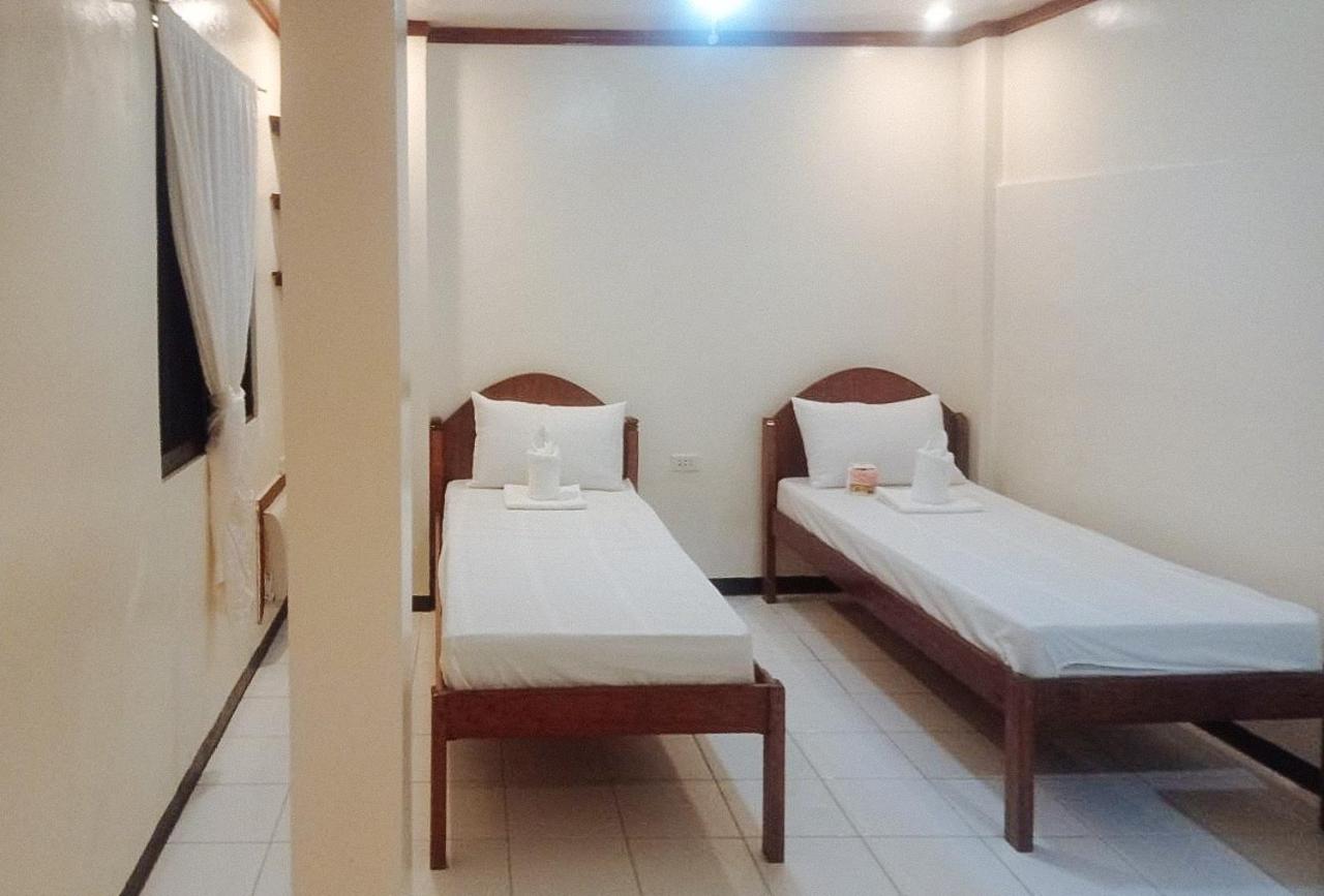 Twin Room - Photo 3