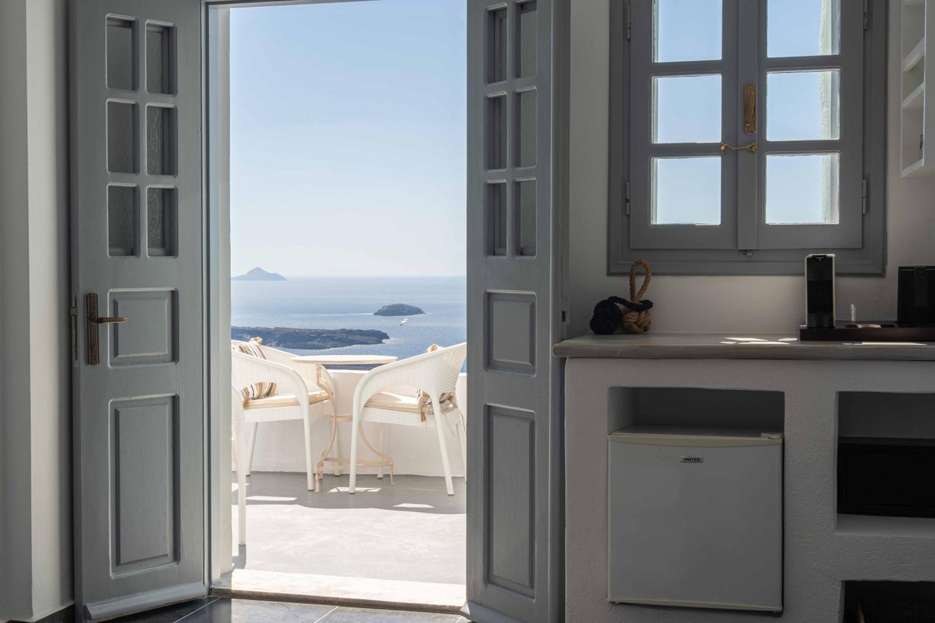 Classic Cave Room with Caldera  View - Photo 7