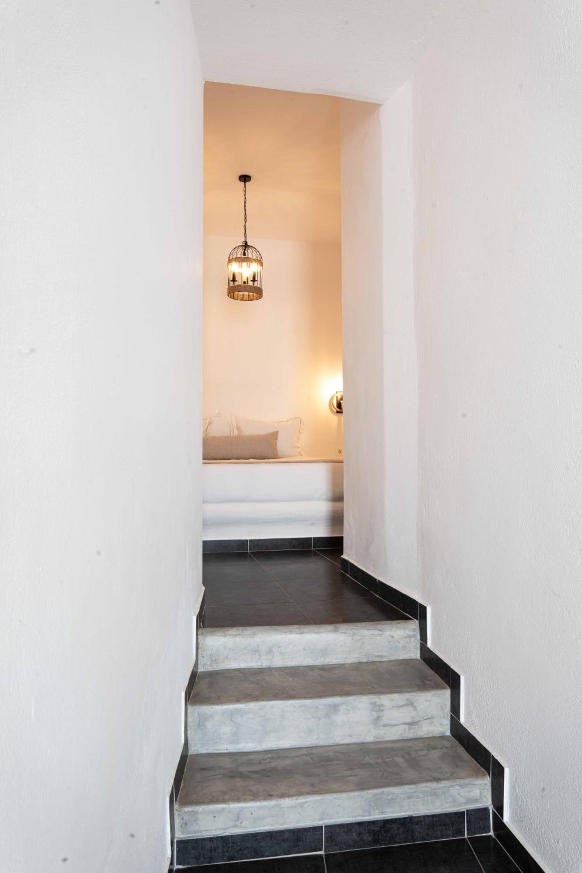 Junior Suite with Caldera View - Photo 2