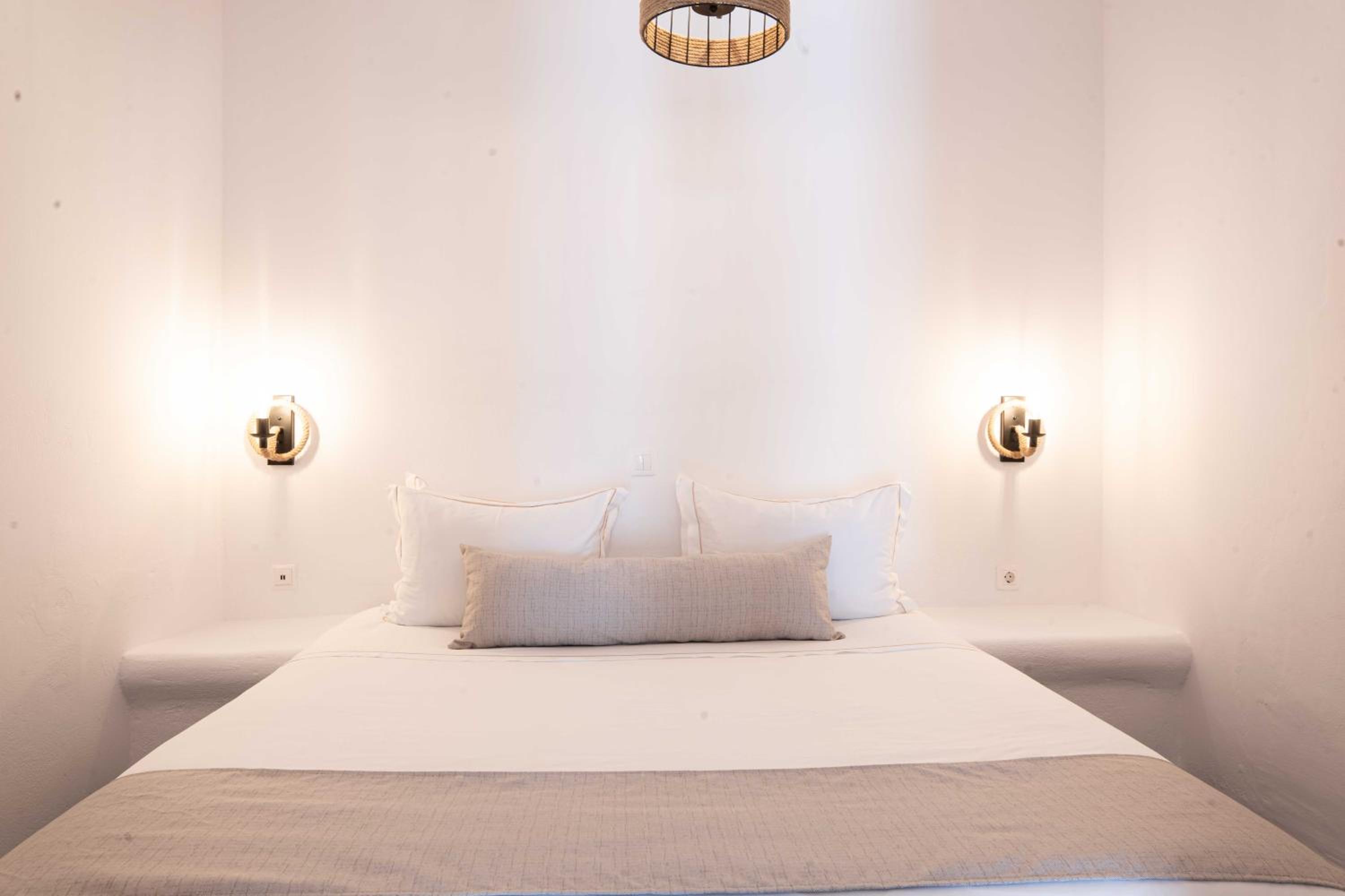 Junior Suite with Caldera View - Photo 7