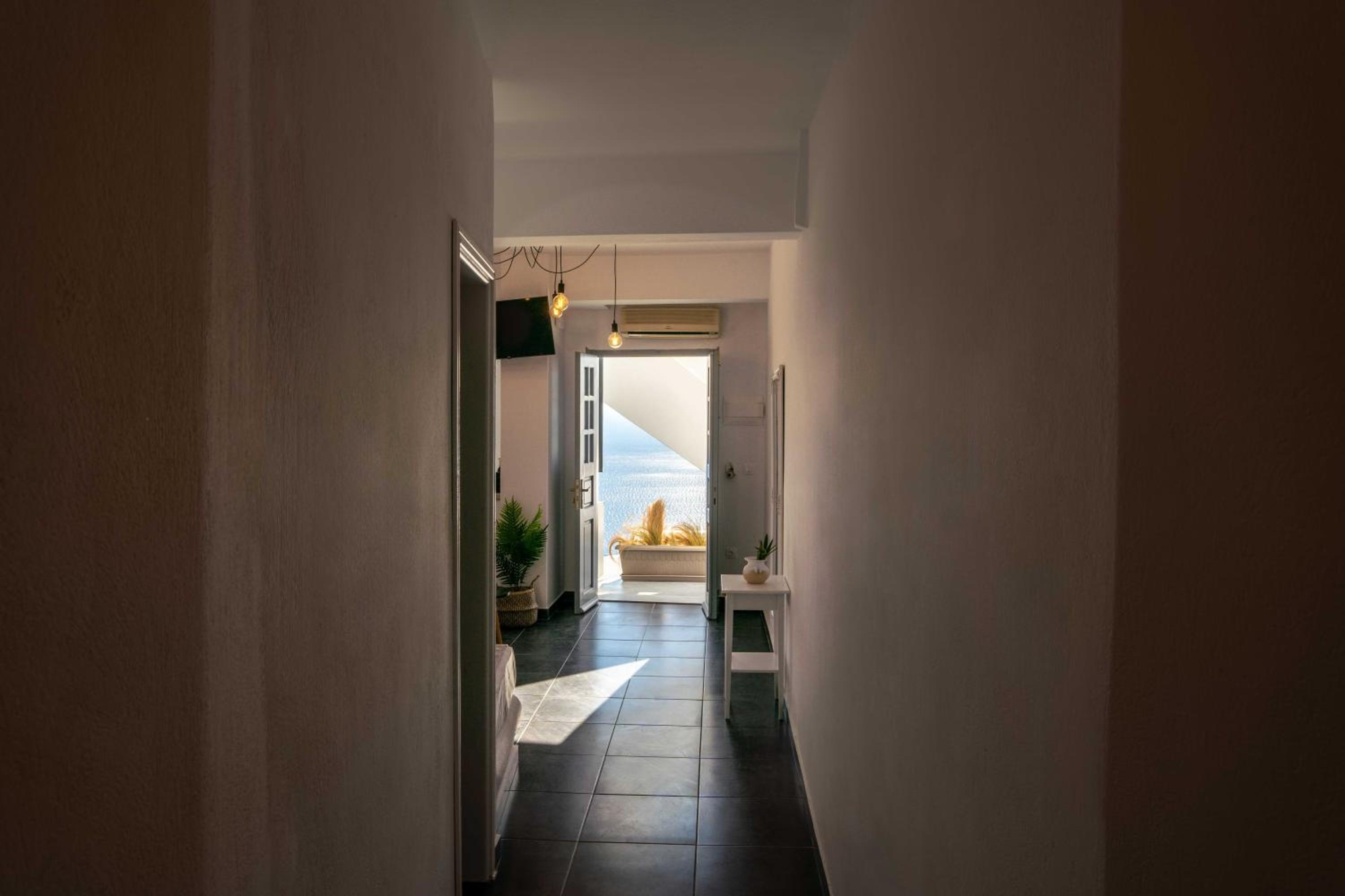 Junior Suite with Caldera View - Photo 9