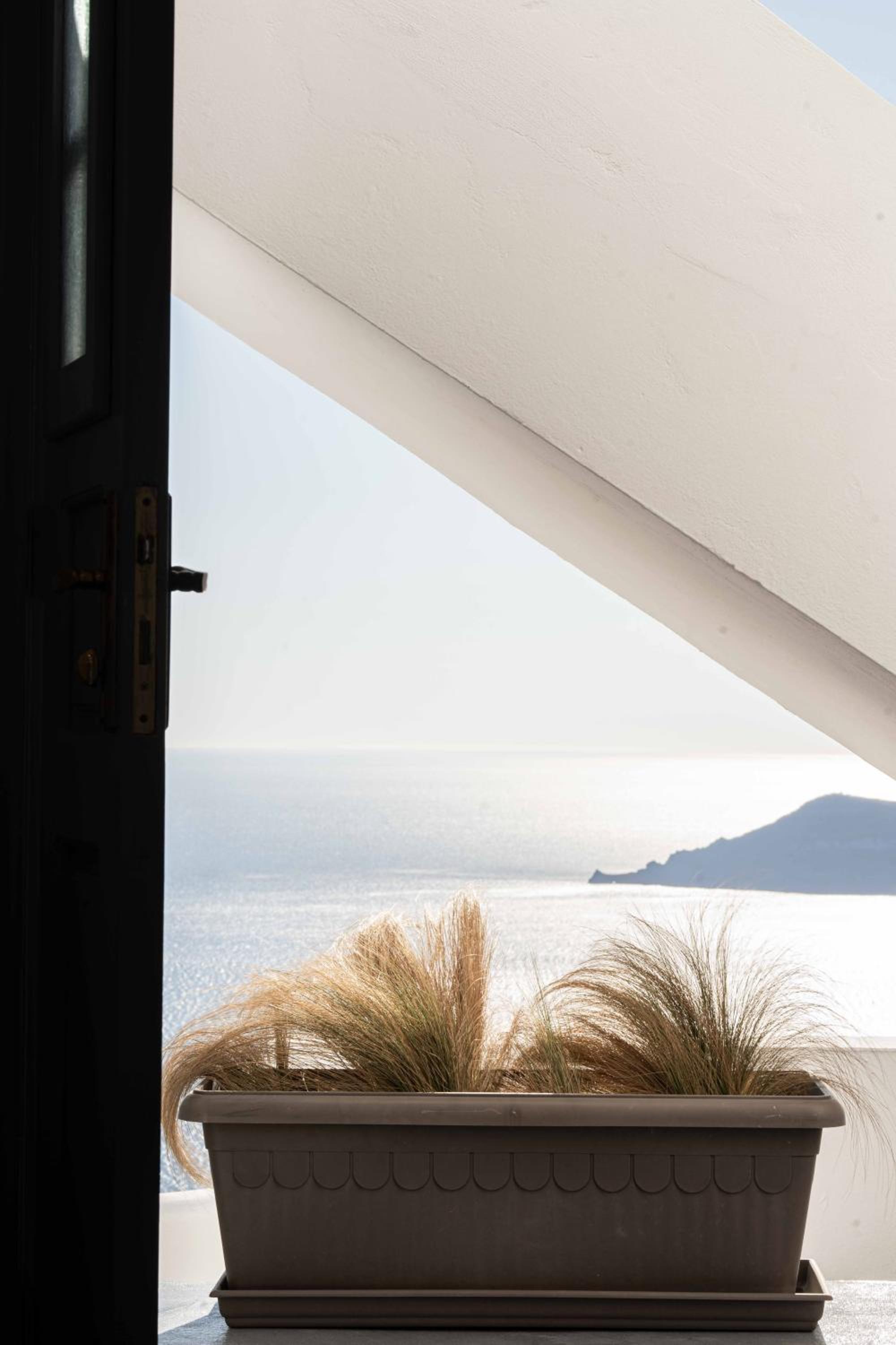 Junior Suite with Caldera View - Photo 15