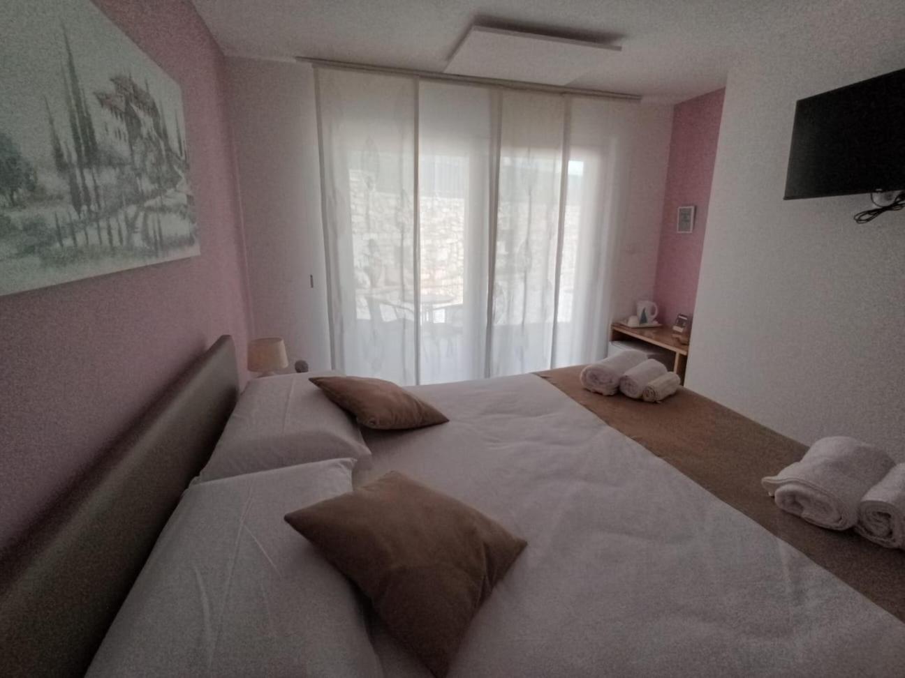 Deluxe Room - Photo 1