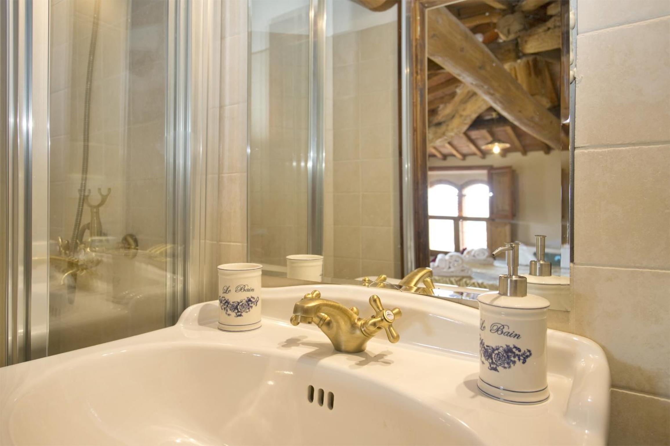 Deluxe Junior Suite photo 3