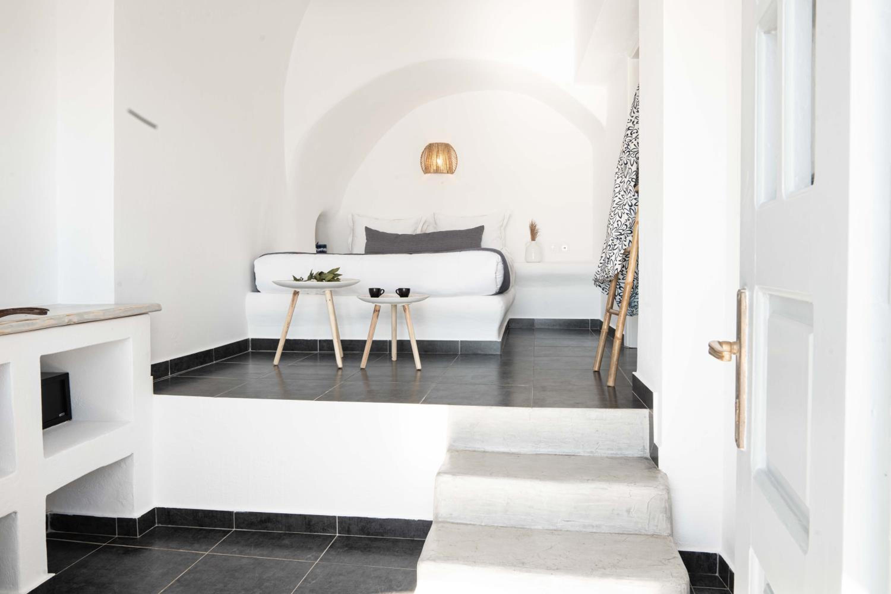 Design Cave Room with Caldera View - Photo 2
