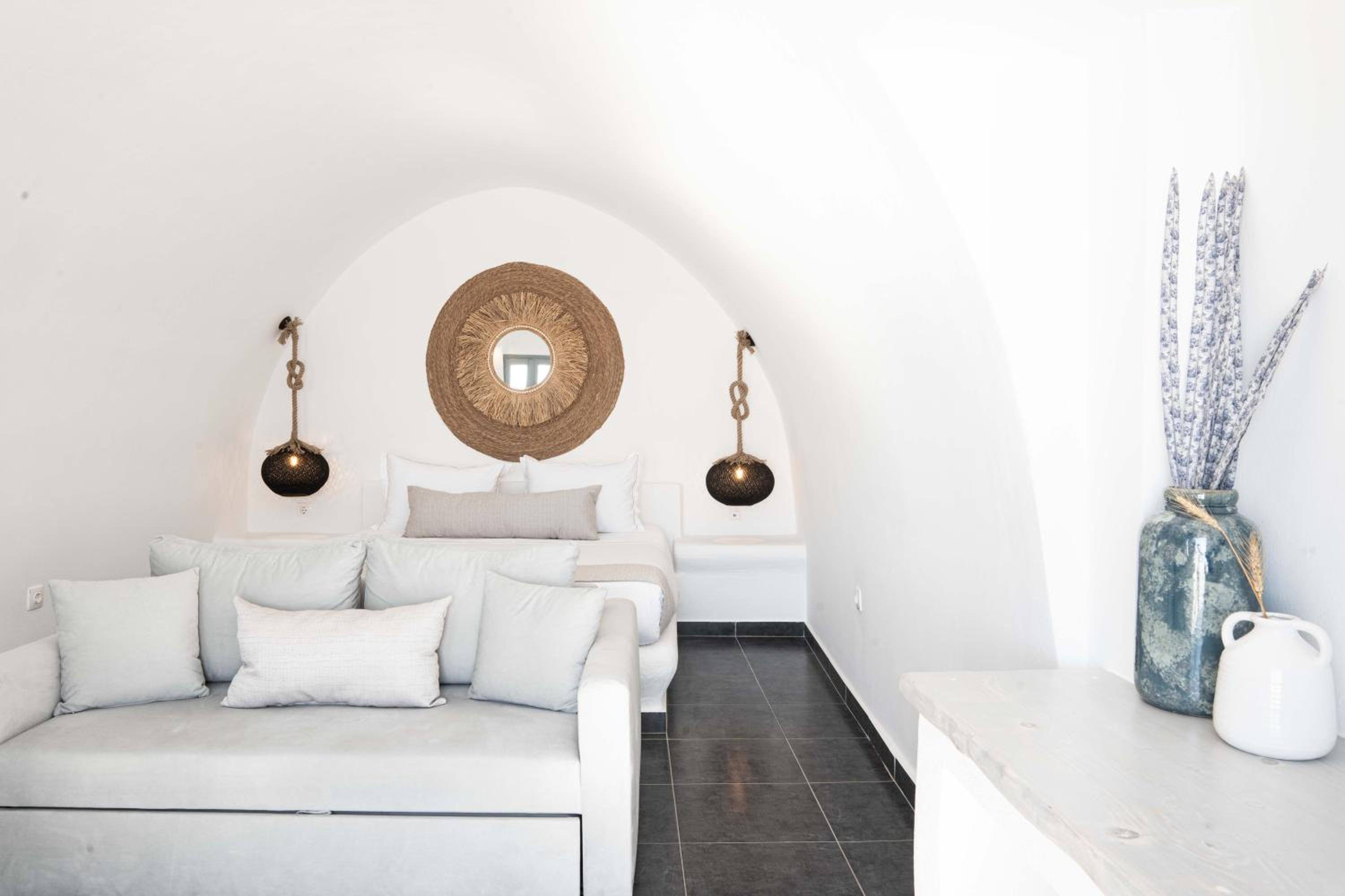 Design Cave Room with Caldera View - Photo 13