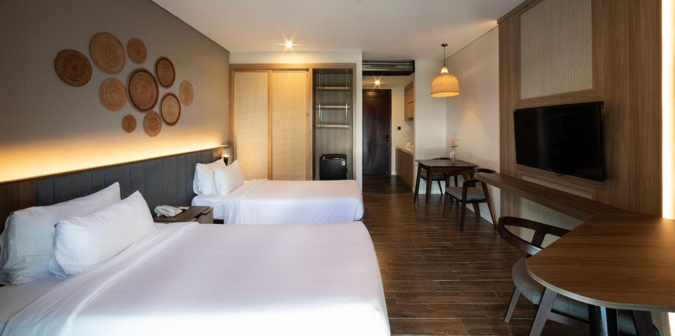 Deluxe Room with Mountain View Balcony - Photo 6