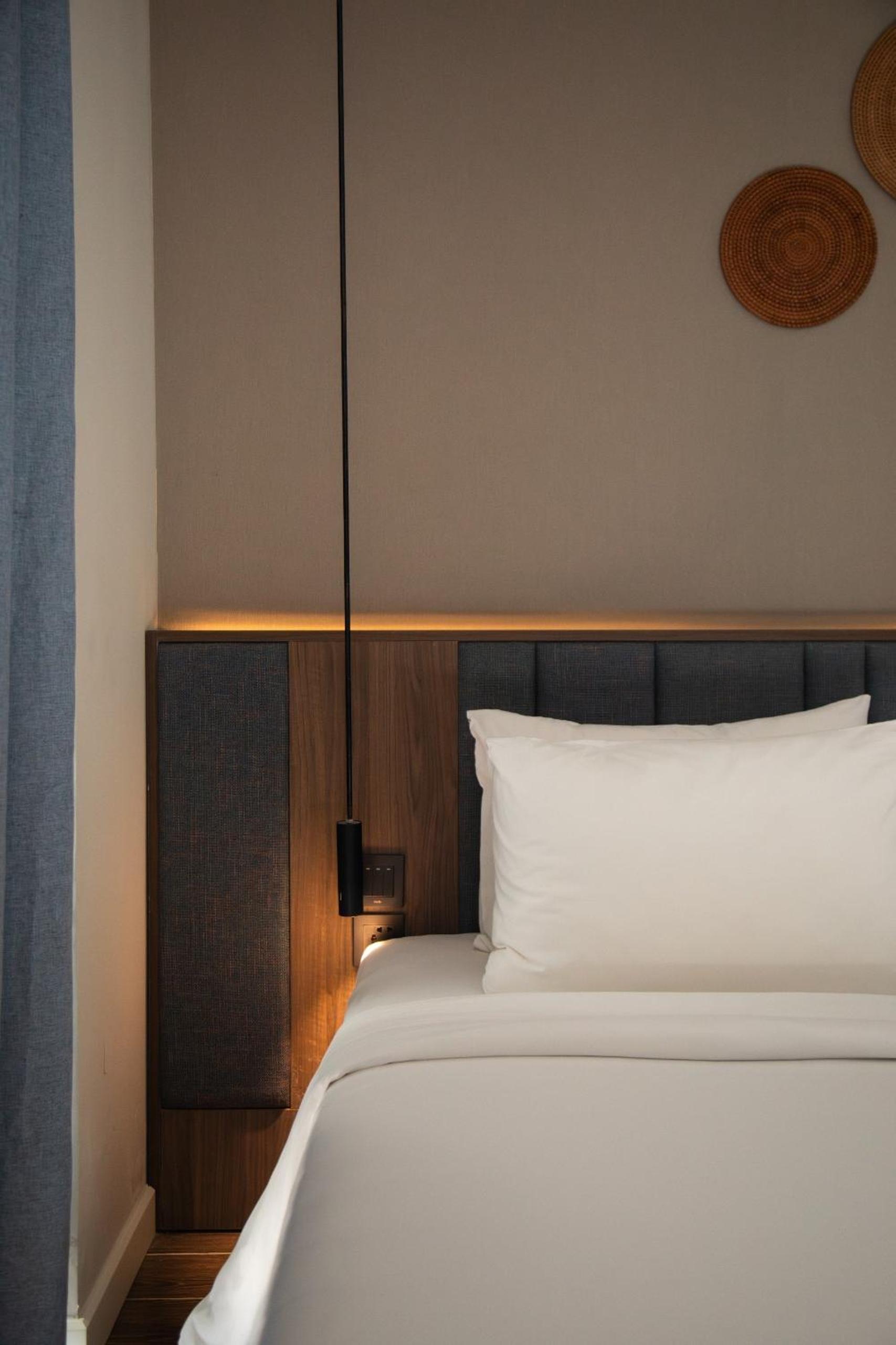 Deluxe Room with Mountain View Balcony - Photo 2