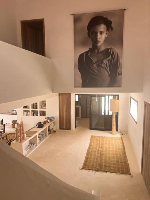 Six-Bedroom House photo 3
