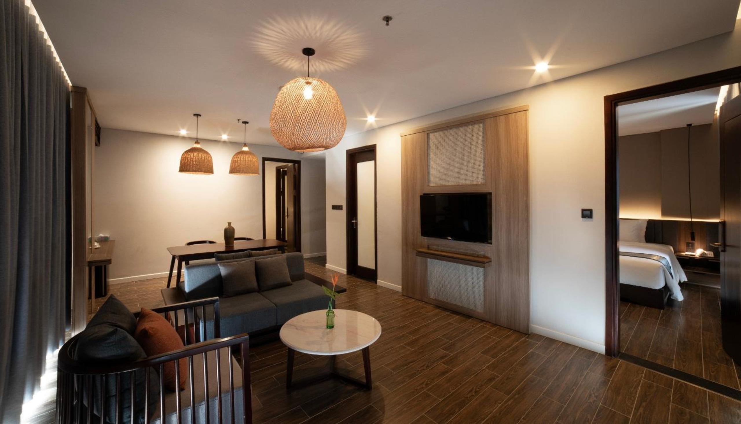 Family Room with Sea View Balcony - Photo 10