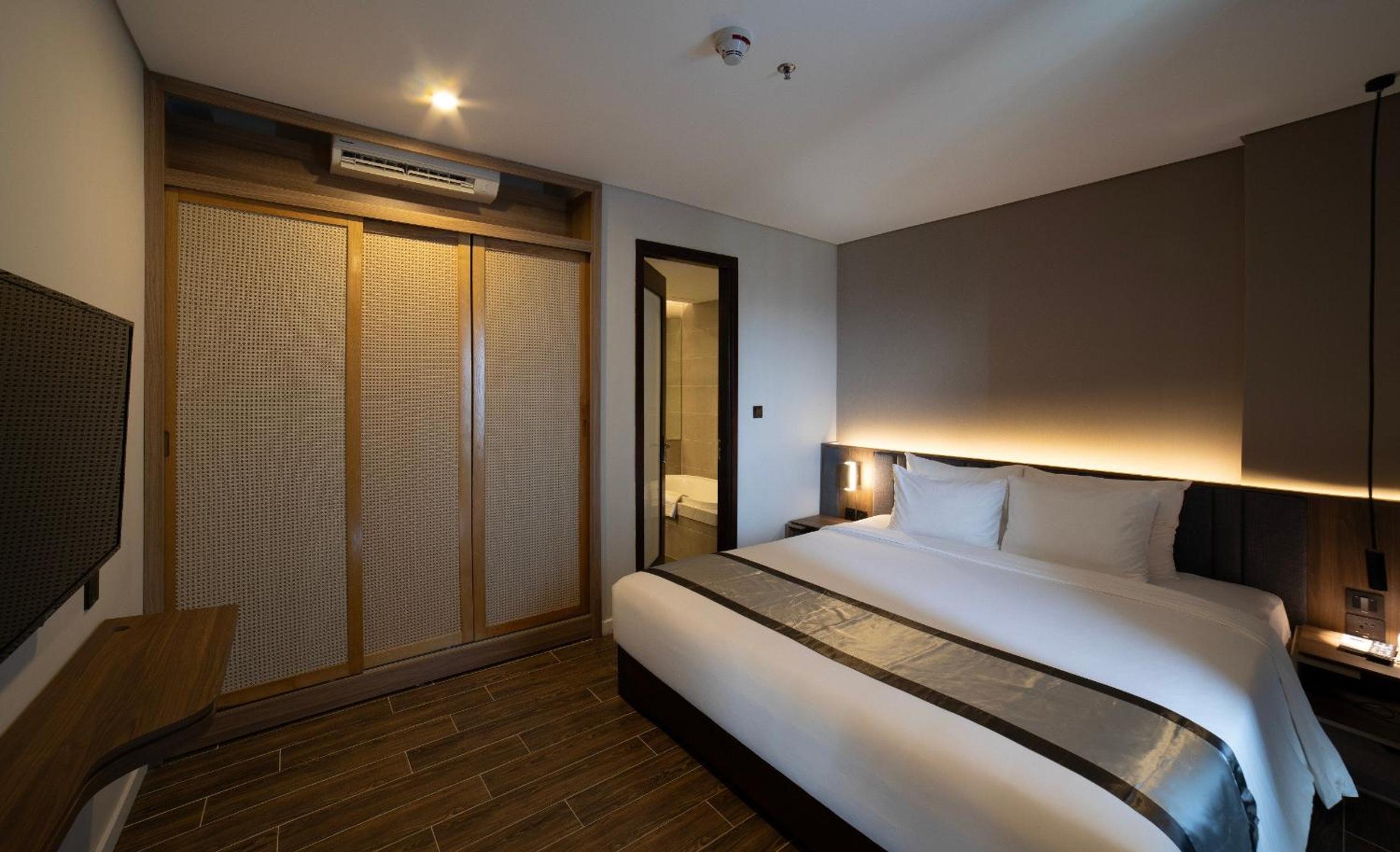 Suite with Sea View Balcony - Photo 1