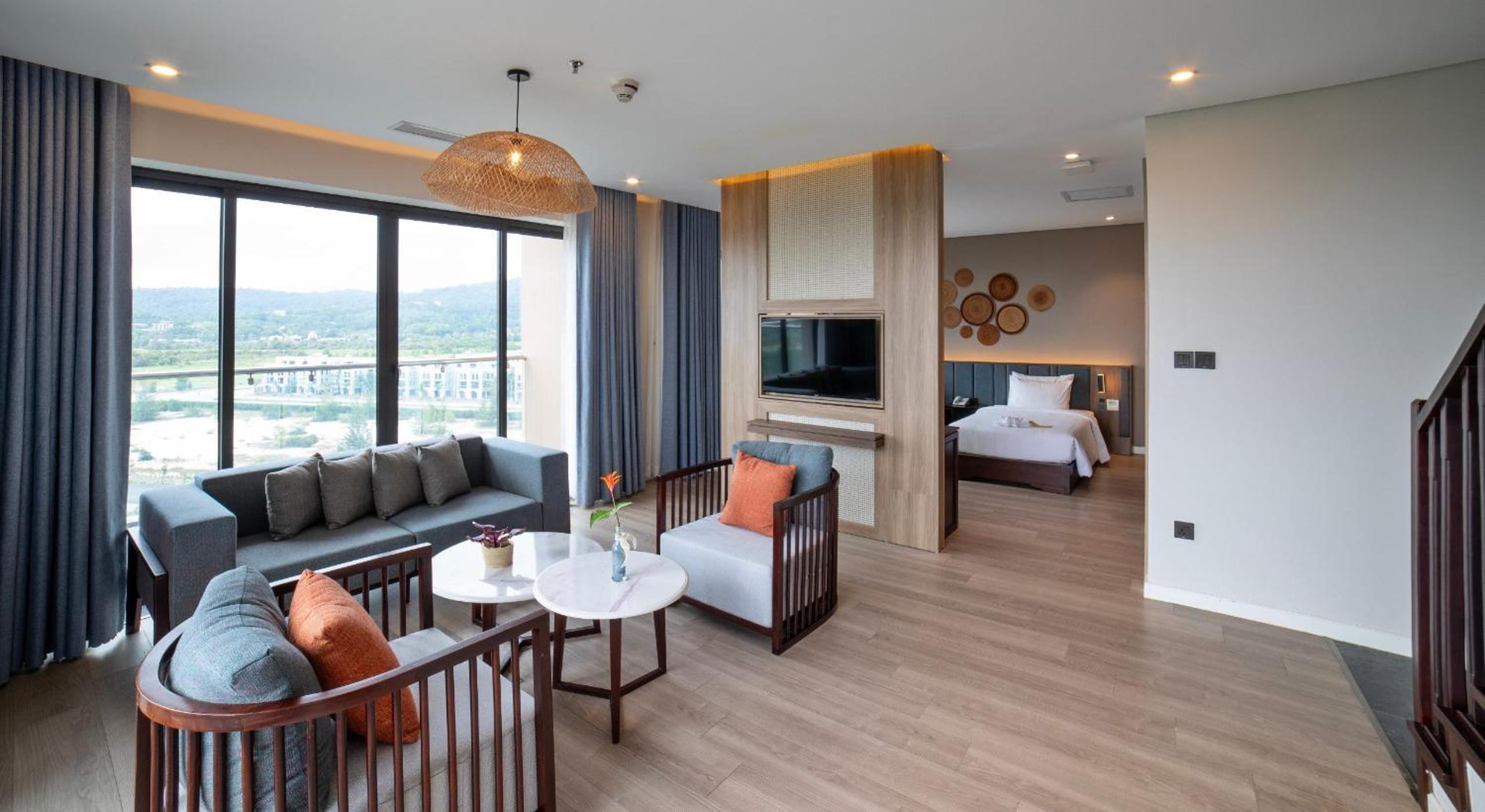 One-Bedroom Penthouse with Private Pool - Photo 5