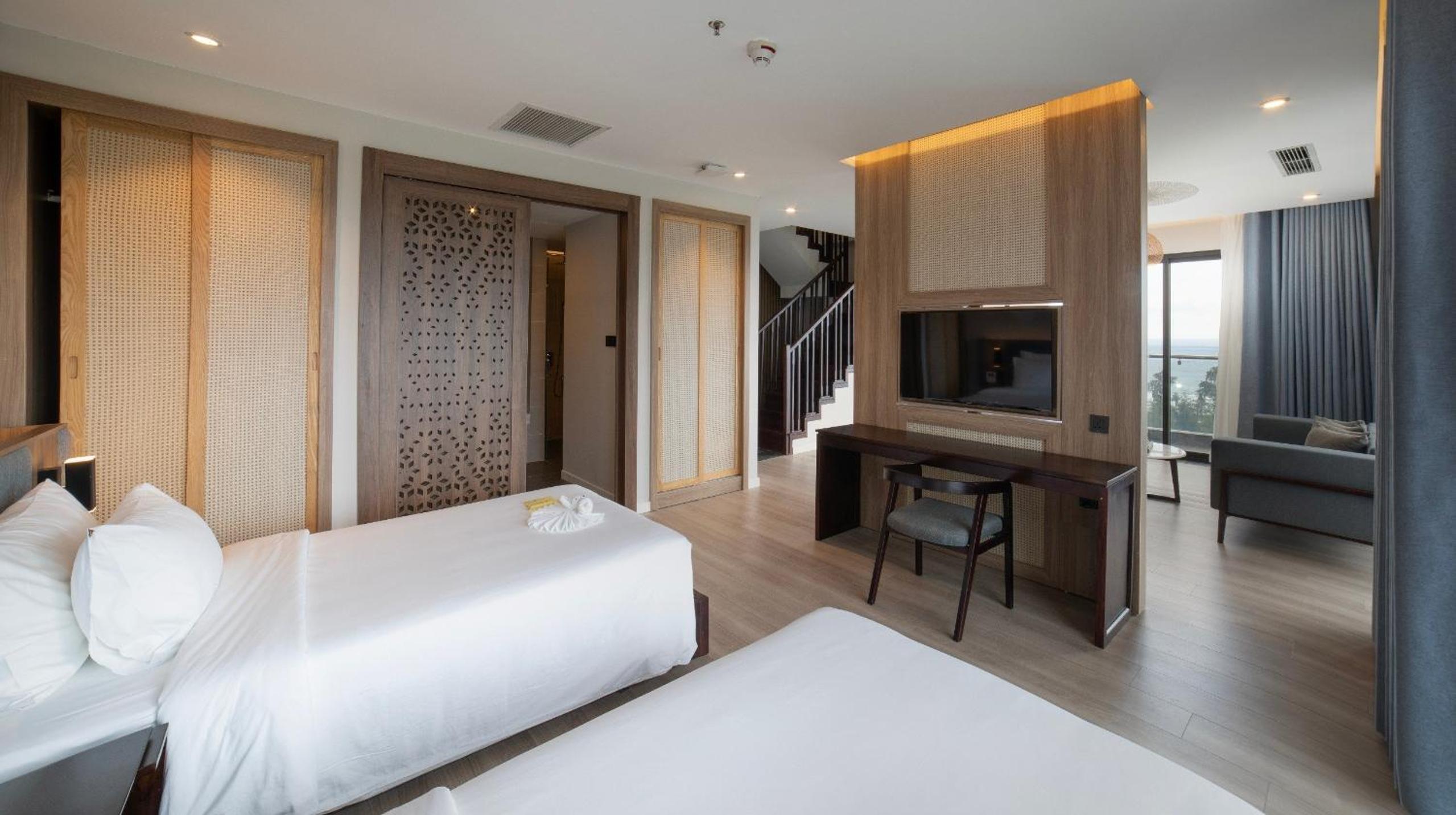 One-Bedroom Penthouse with Private Pool - Photo 6