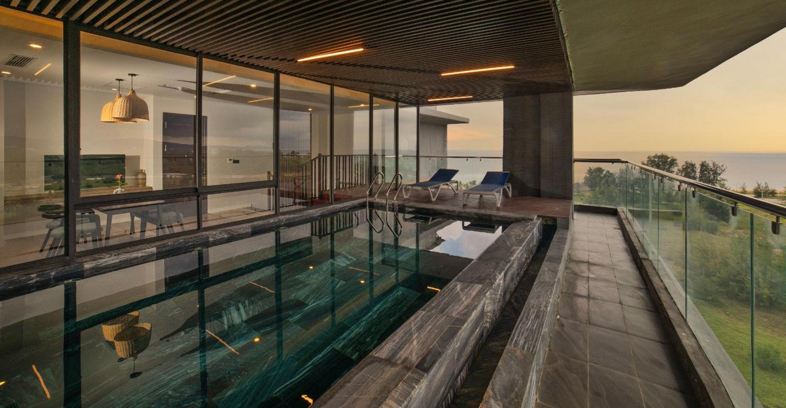 One-Bedroom Penthouse with Private Pool - Photo 2