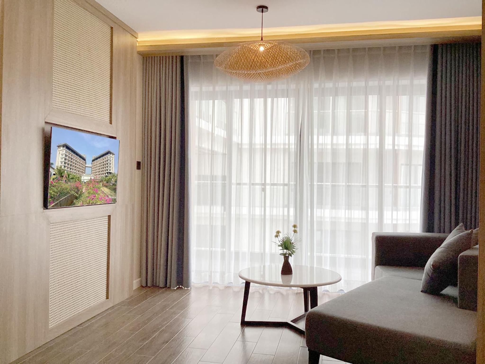 Premier Room with Sea View Balcony - Photo 12