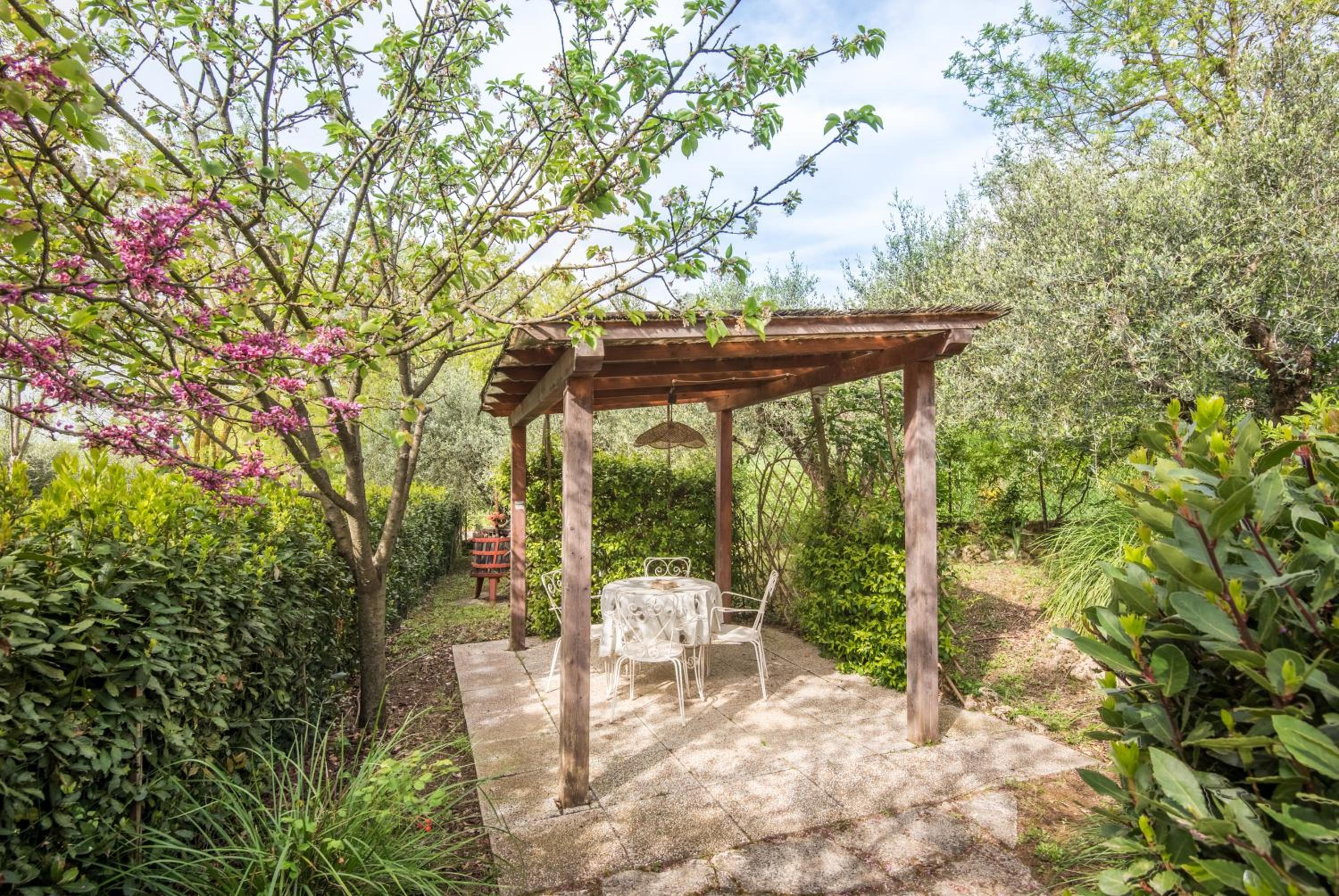 Two-Bedroom Deluxe Apartment with Garden View photo 3