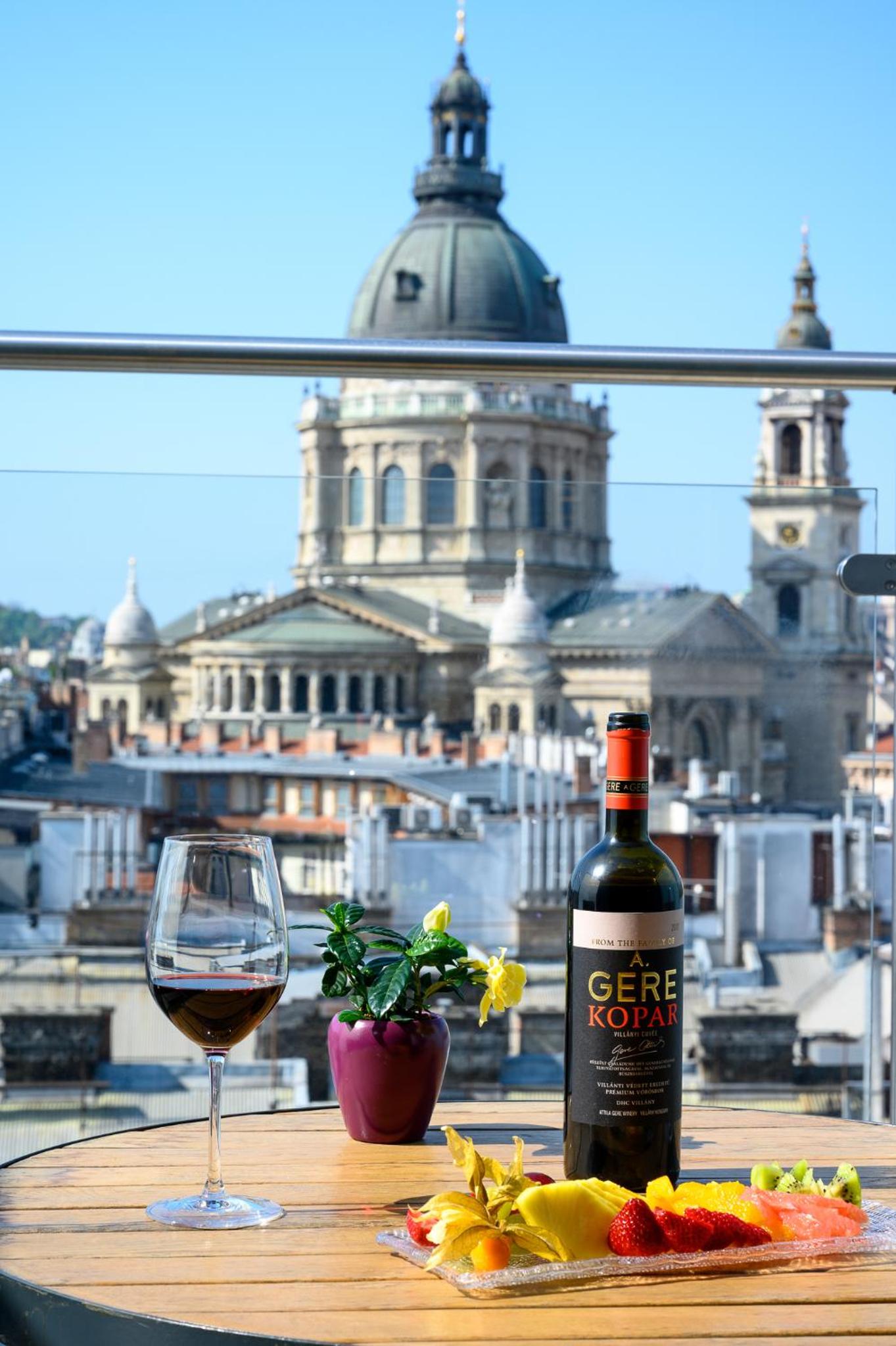 One-Bedroom King Suite