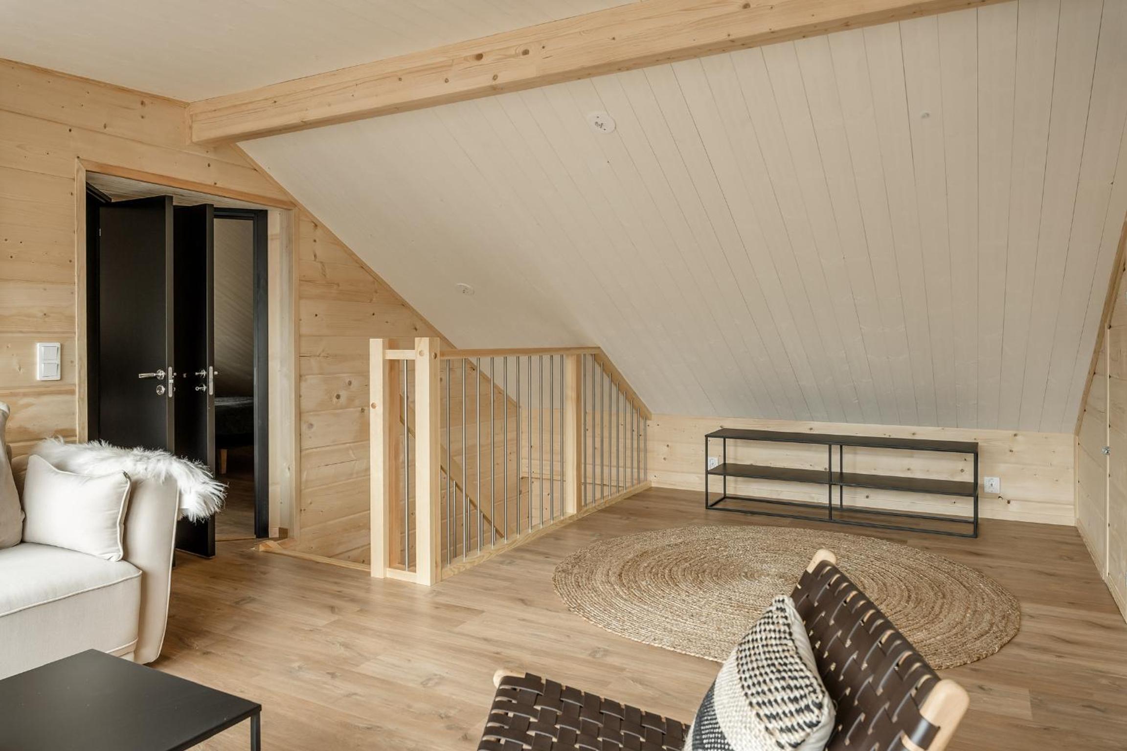 Five-Bedroom House photo 1