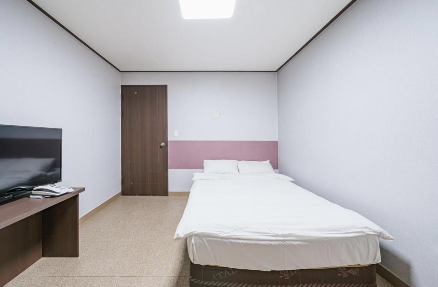 Standard Double Room photo 3