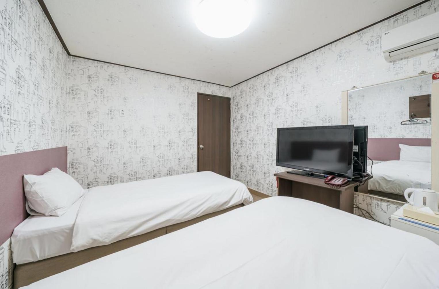 Standard Twin Room photo 2