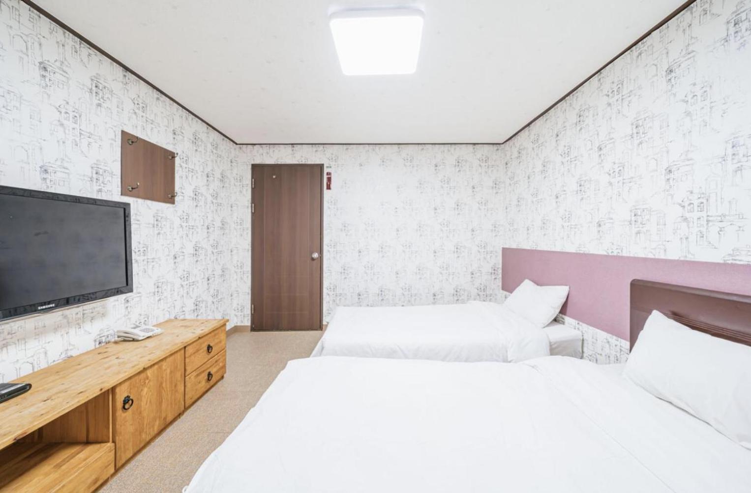 Deluxe Twin Room photo 3
