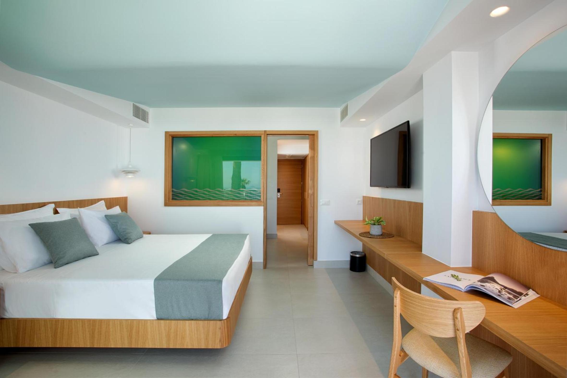Family Room with Sea View (up to 4 pax)