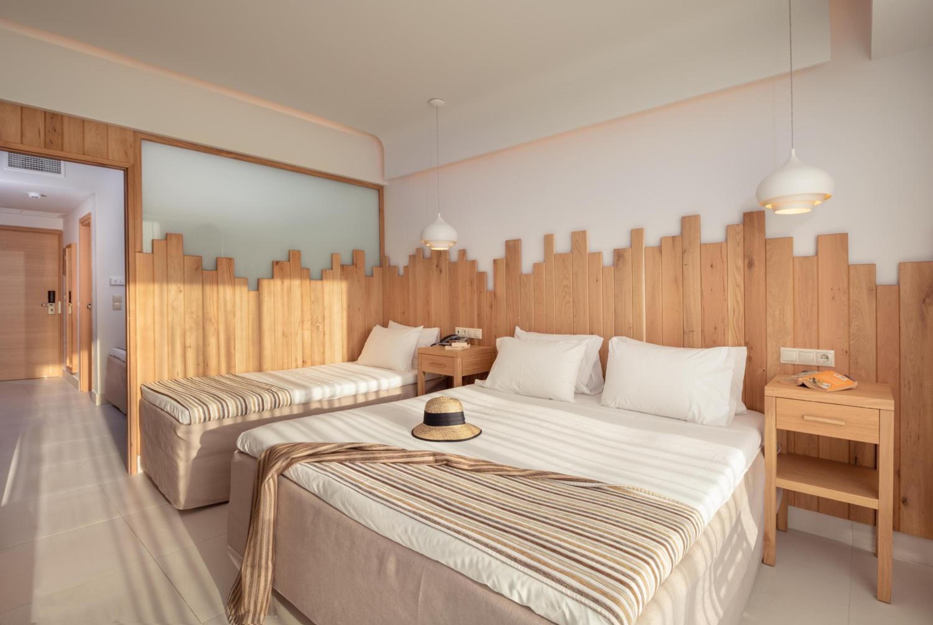 Family Room with Sea View ( up to 5 pax)