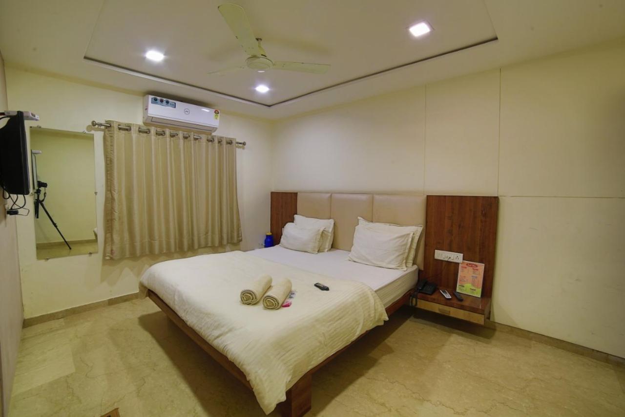 Three-Bedroom Villa photo 3