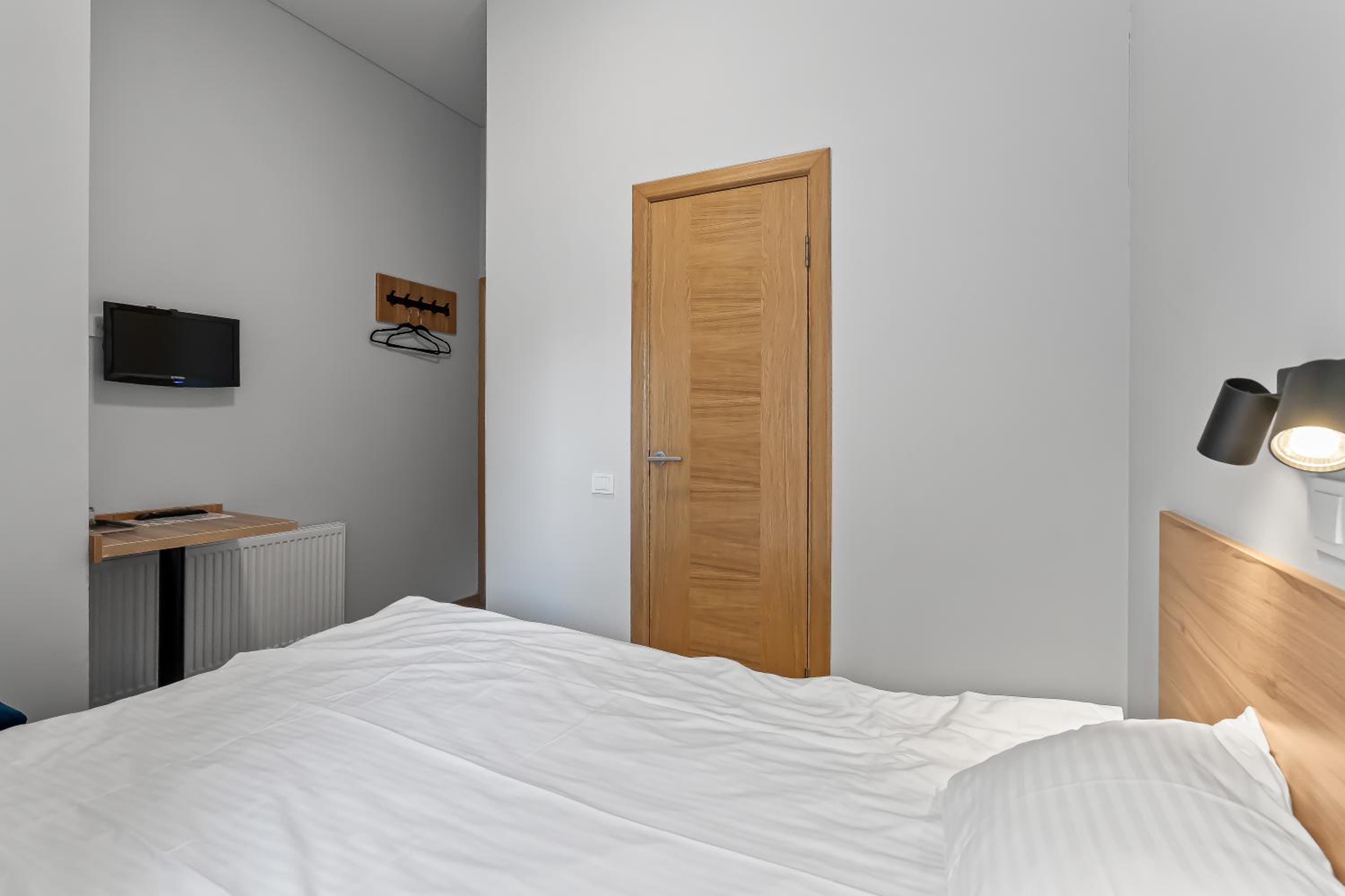Small Standard Double Room with Private Bathroom 9 sq. m.  - Photo 4
