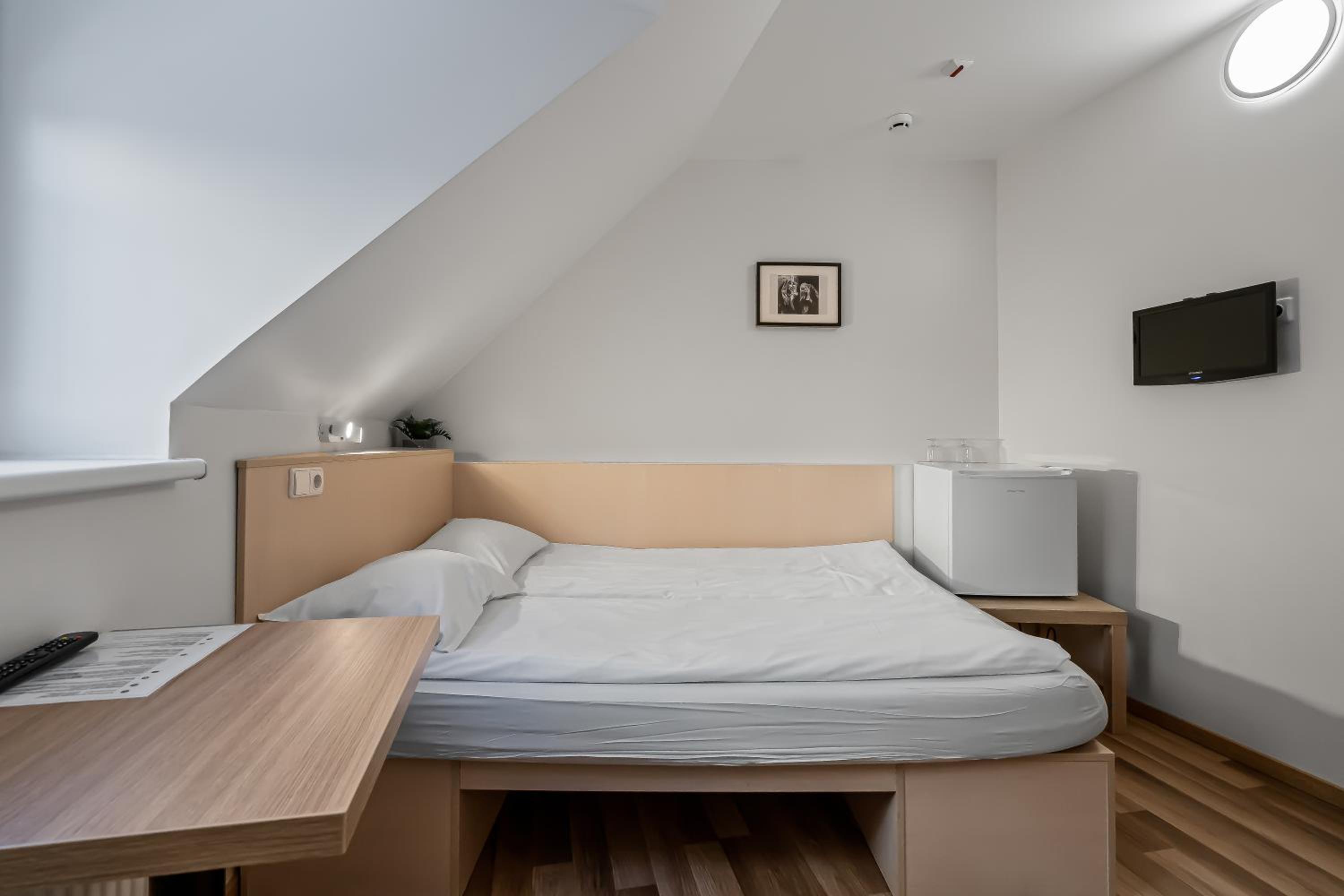 Small Standard Double Room with Private Bathroom 9 sq. m.  - Photo 11