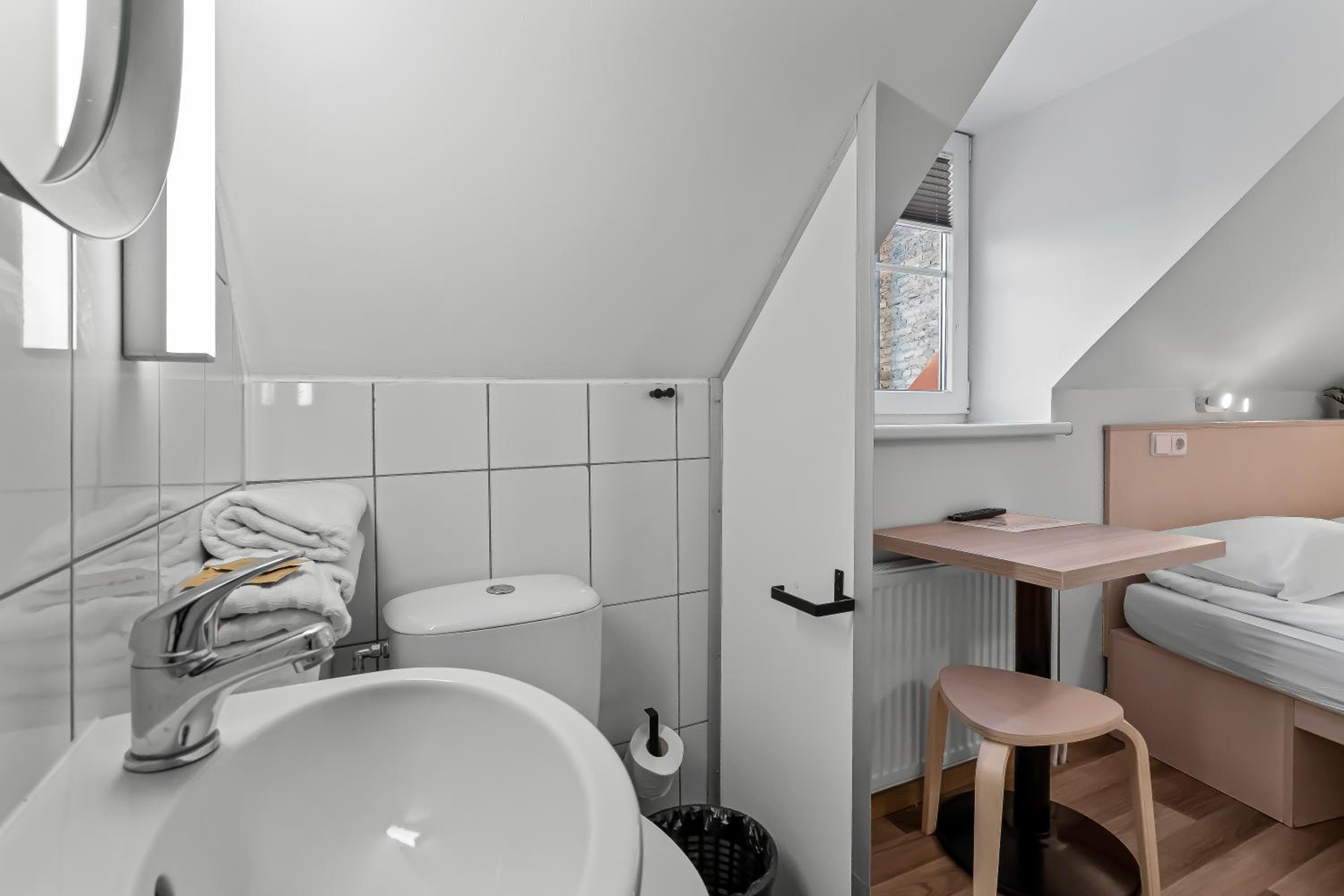 Small Standard Double Room with Private Bathroom 9 sq. m.  - Photo 12
