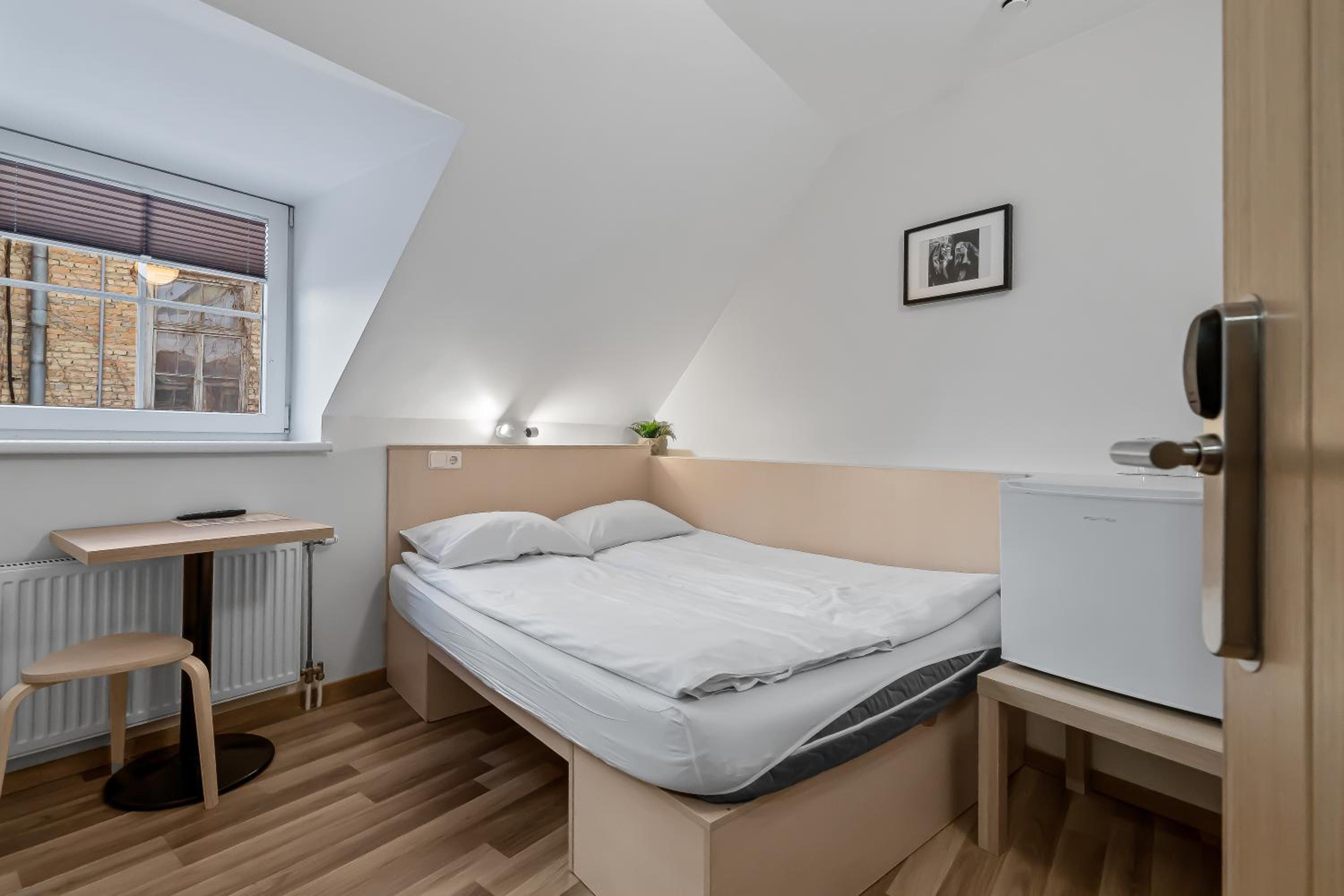 Small Standard Double Room with Private Bathroom 9 sq. m.  - Photo 10