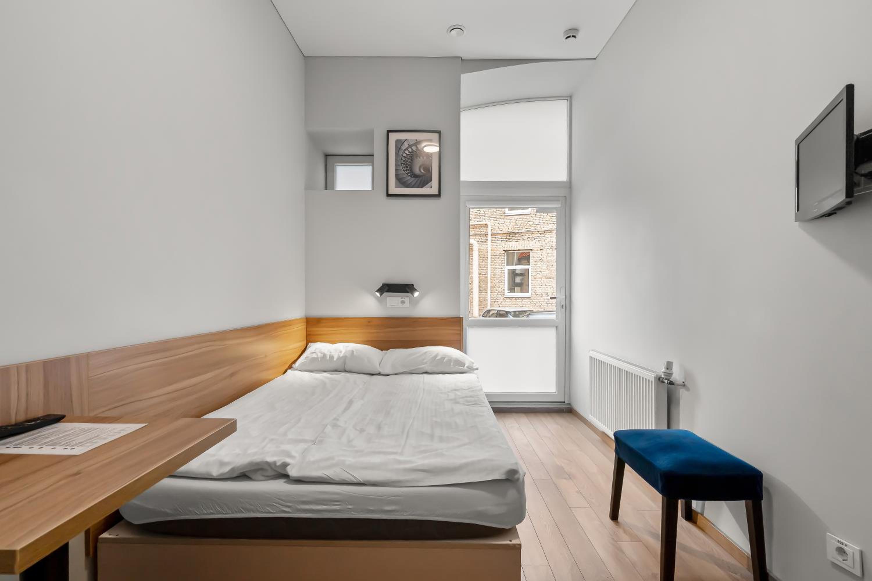 Small Standard Double Room with Private Bathroom 9 sq. m.  - Photo 8