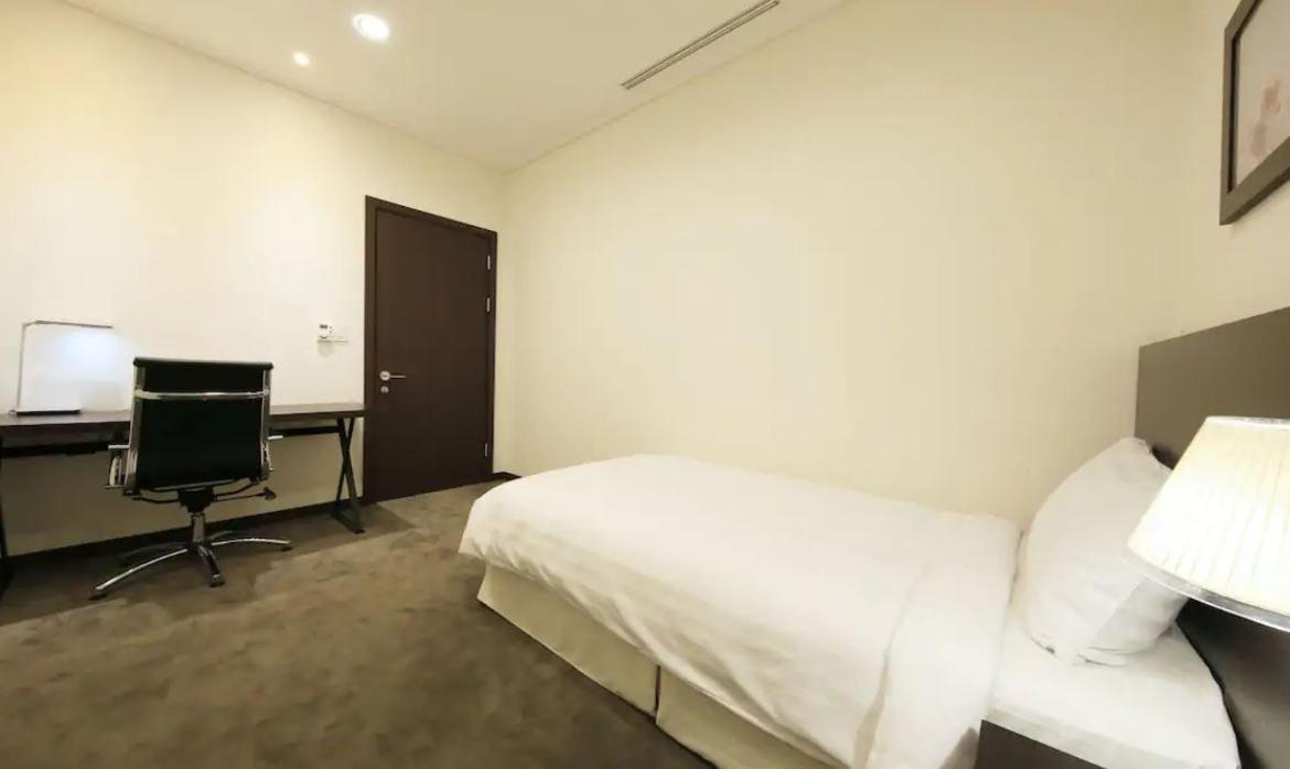 Two-Bedroom Apartment  X 'Hanuso' Meal Voucher For Three