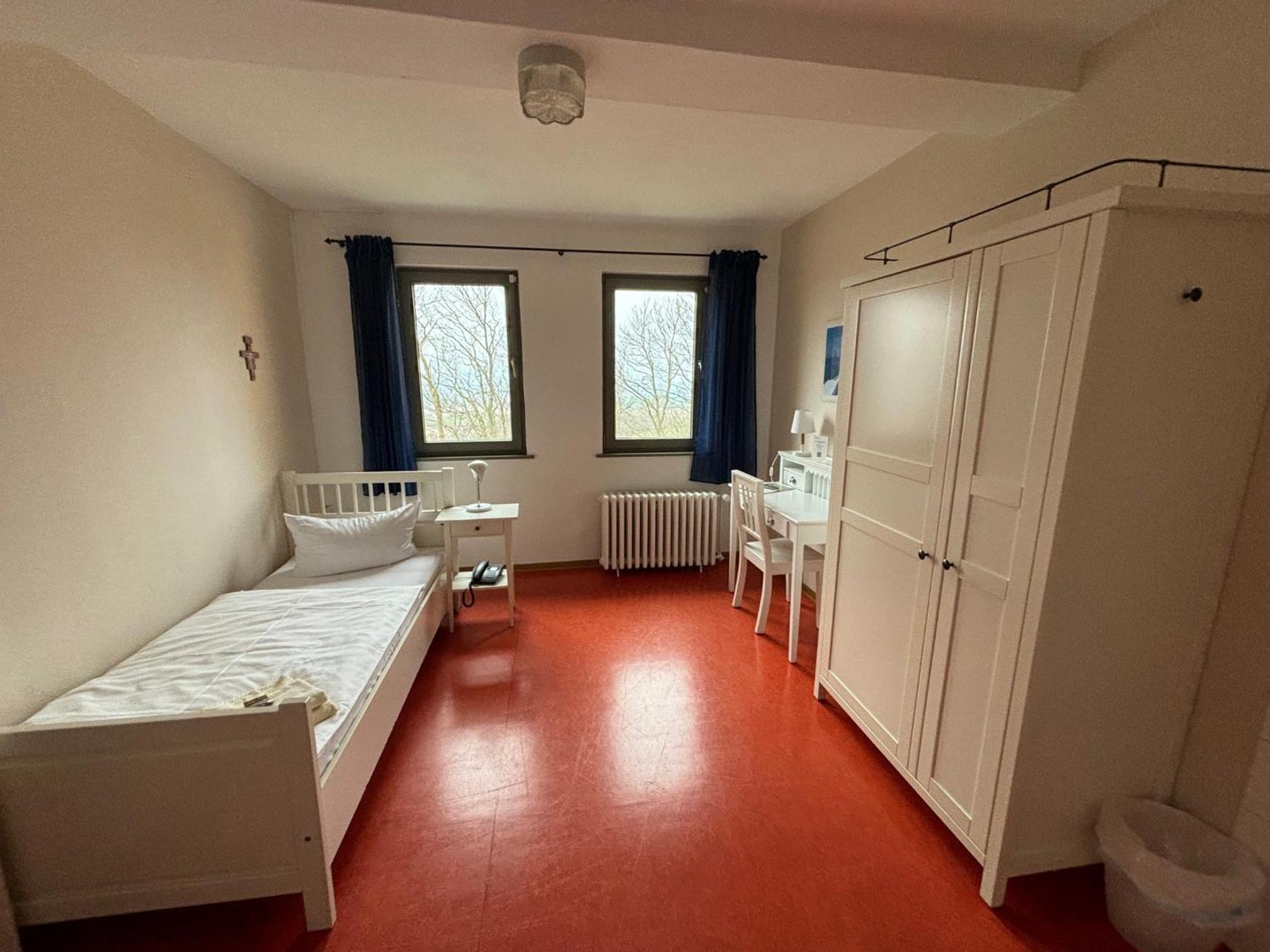 Budget Single Room