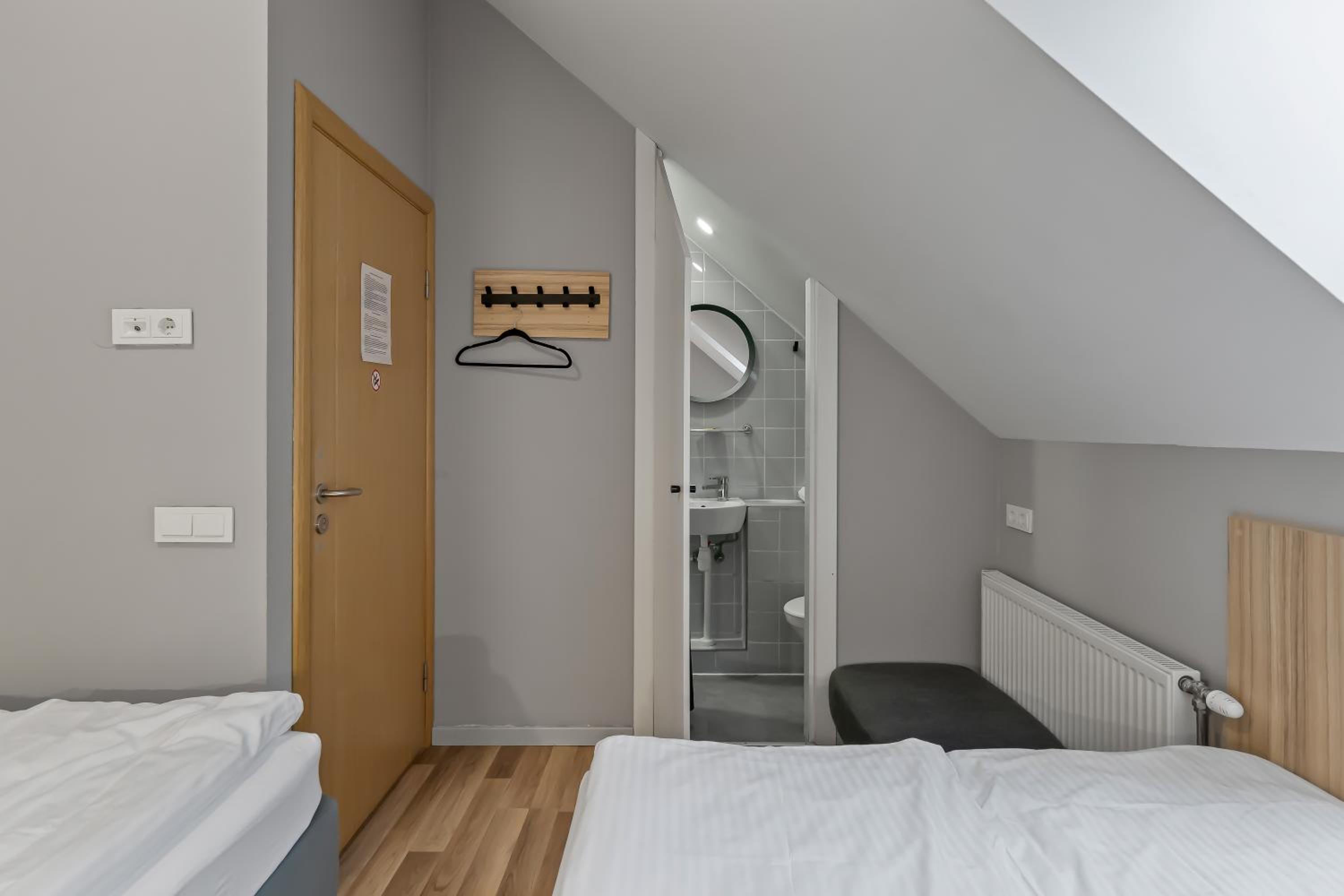 One-Bedroom Apartment with Private Bathroom  - Photo 6
