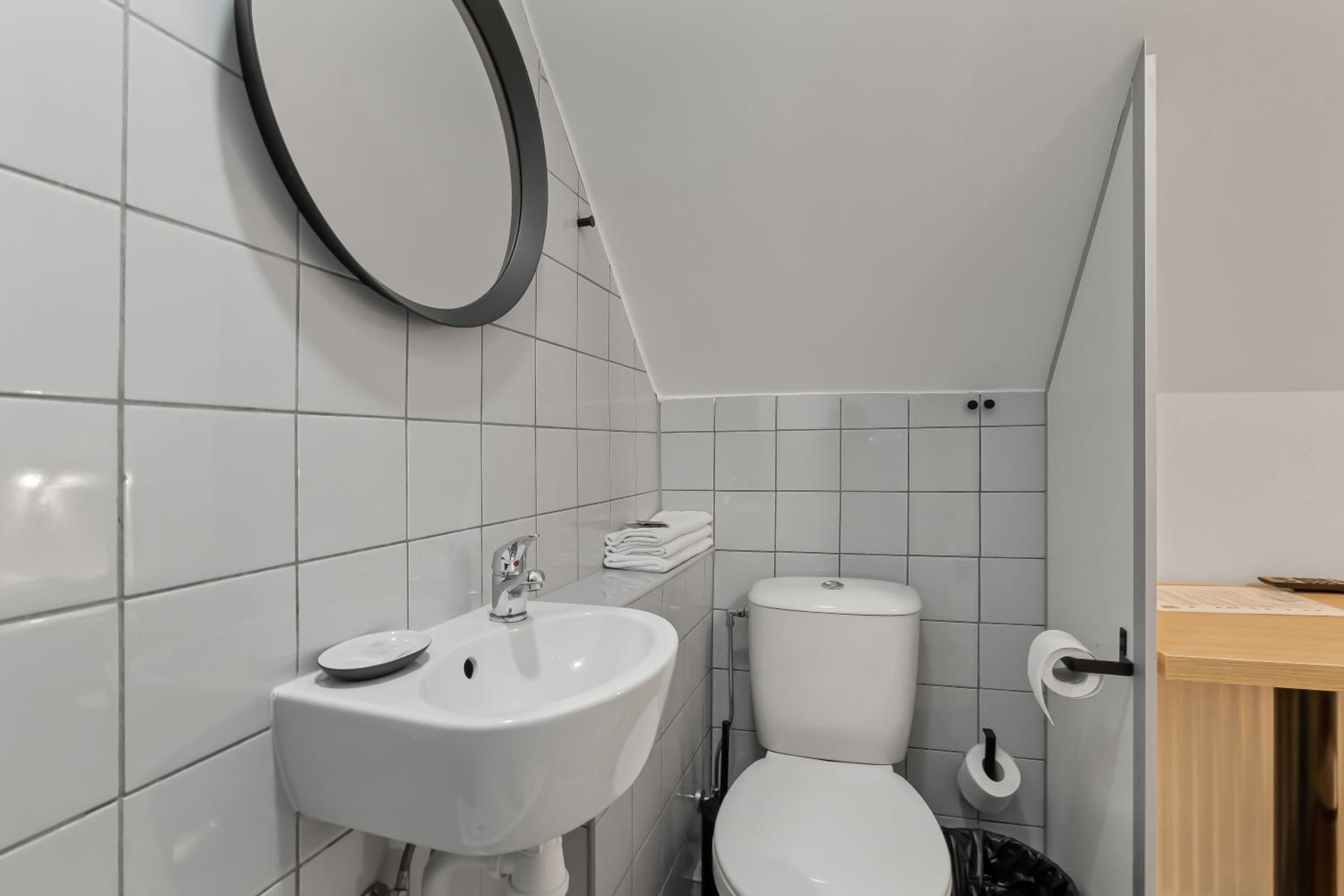 One-Bedroom Apartment with Private Bathroom  - Photo 19