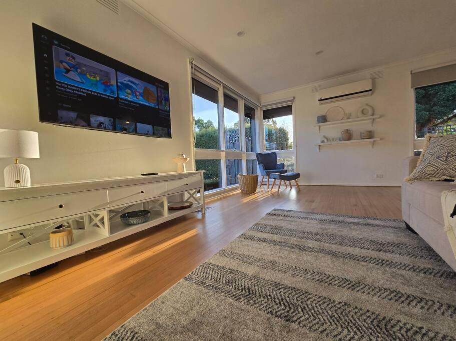 Three-Bedroom House photo 3