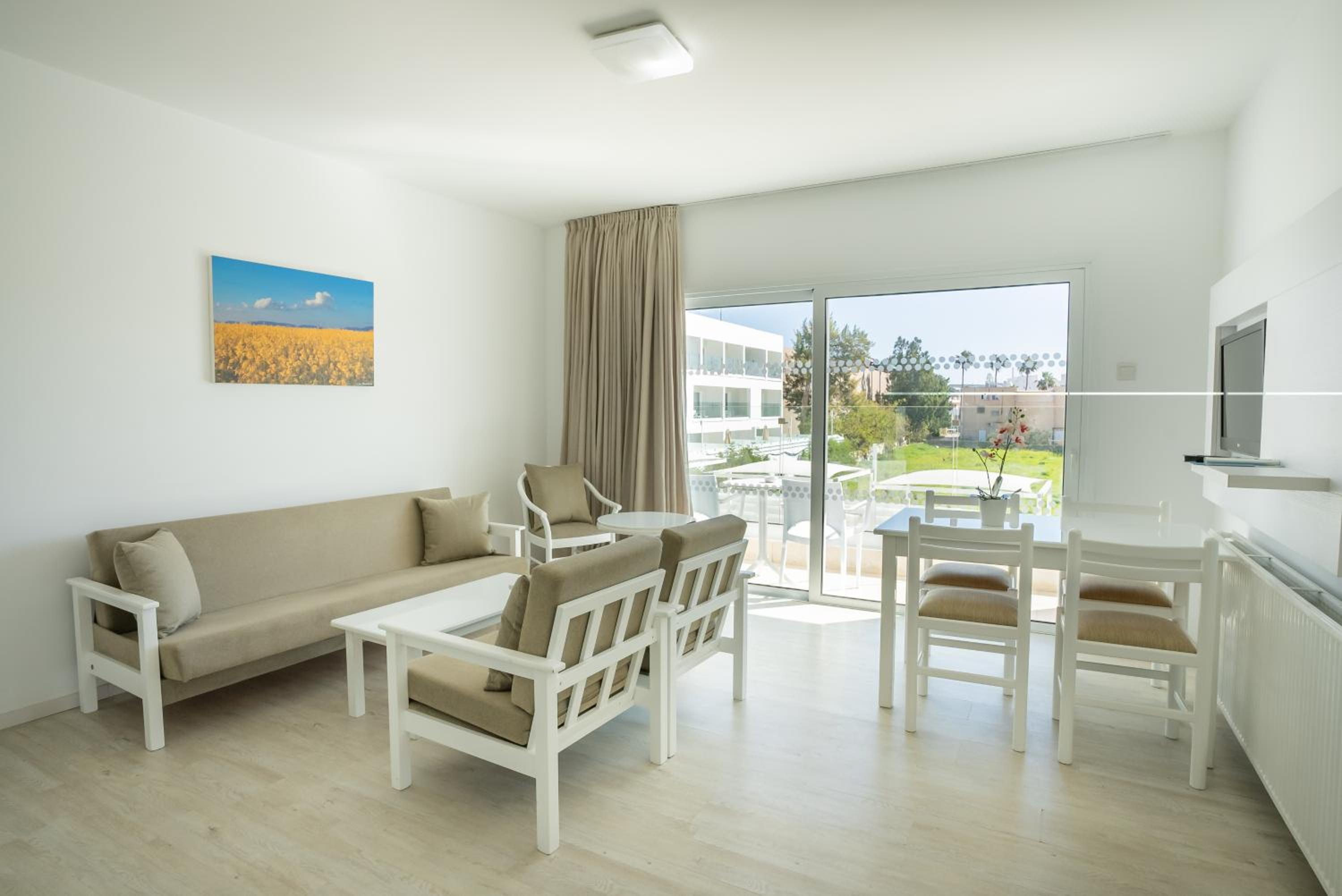 One-Bedroom Apartment - Photo 33