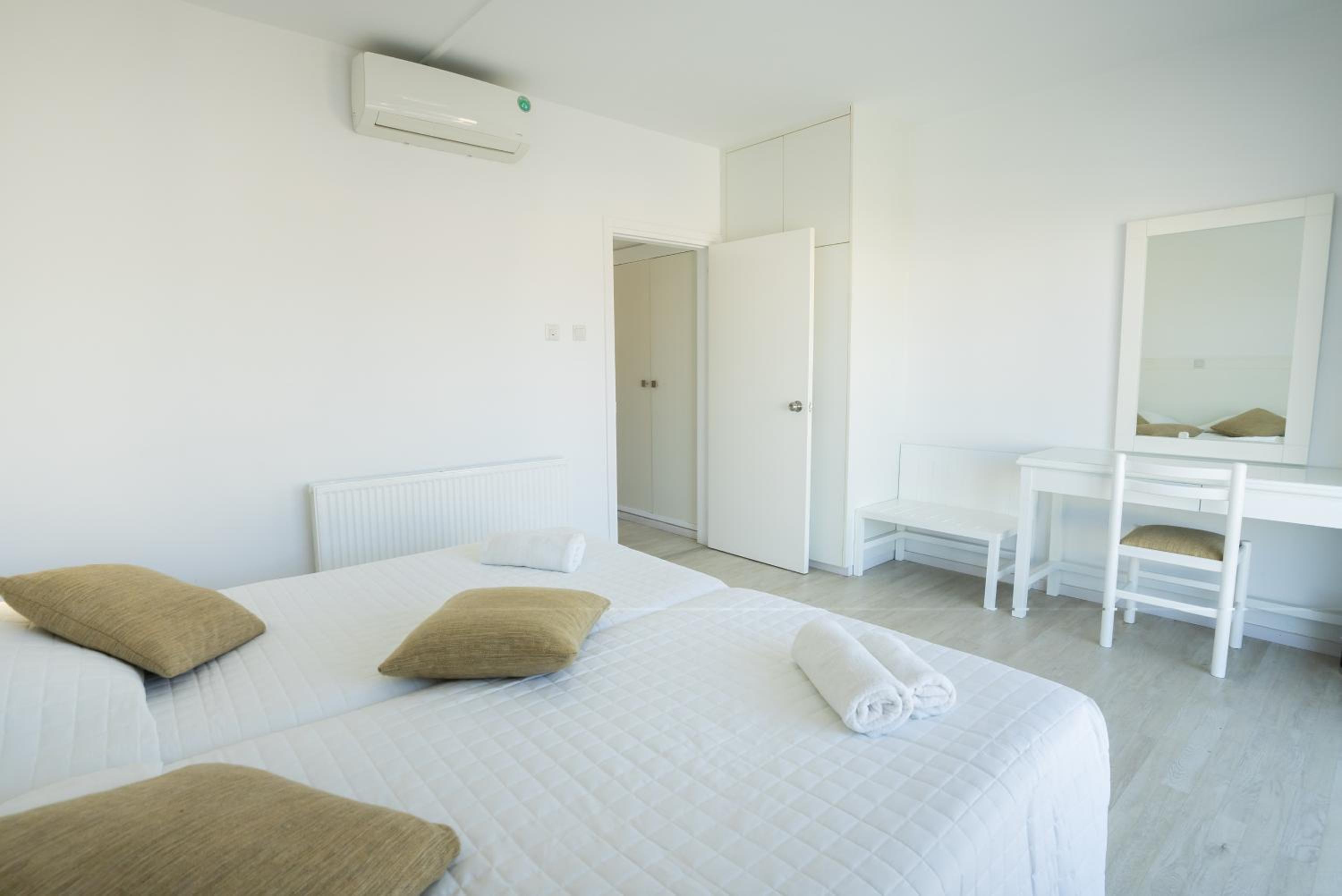 One-Bedroom Apartment - Photo 15