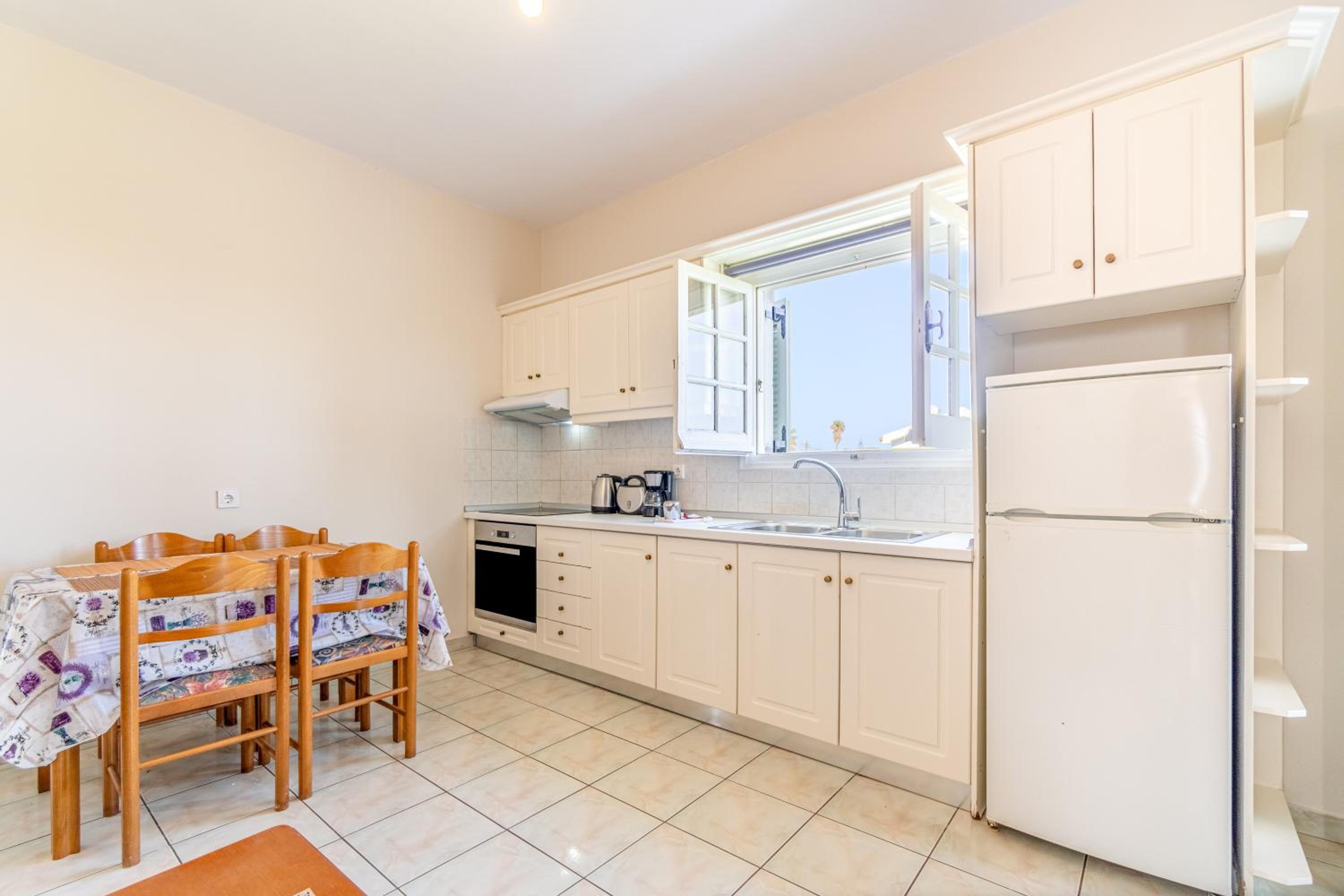 Two-Bedroom Deluxe Apartment with Ocean View photo 2
