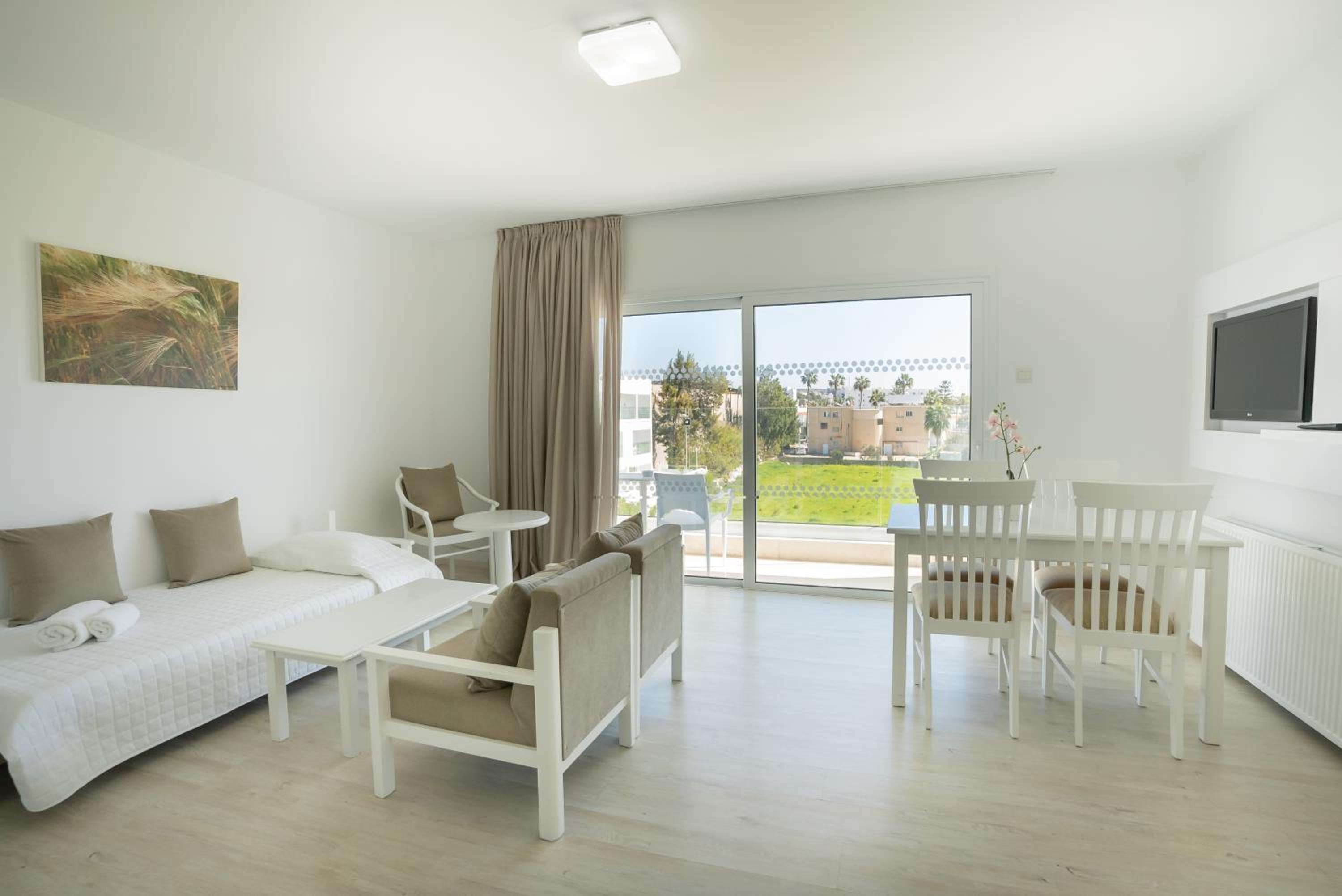 One-Bedroom Apartment - Photo 14