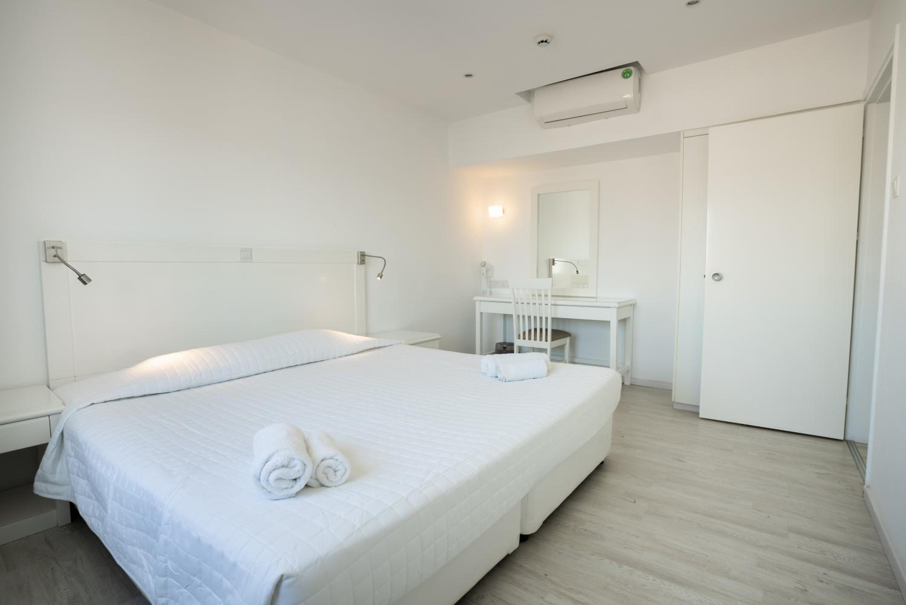 One-Bedroom Apartment - Photo 19