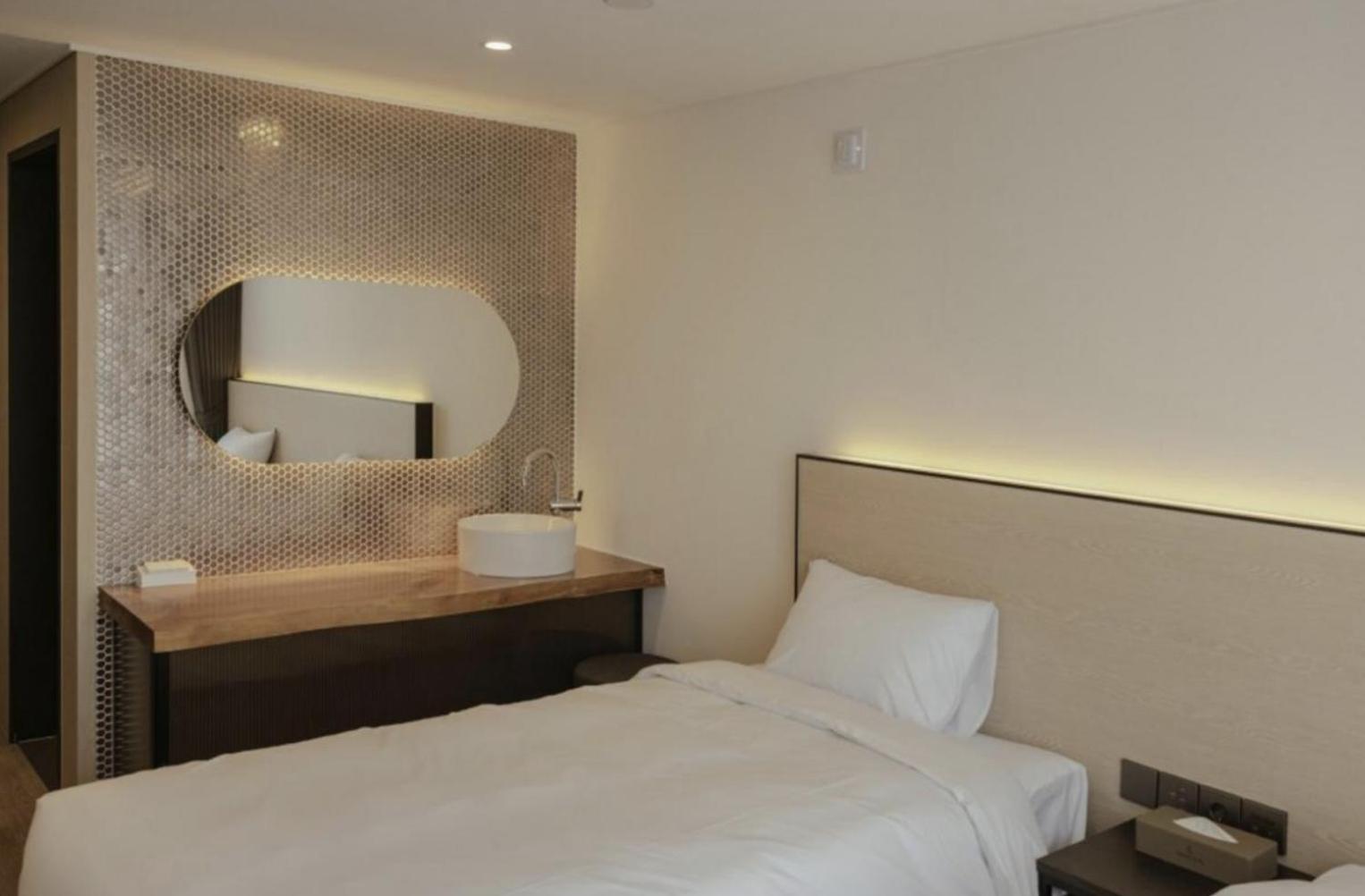 Twin Room with Mountain View - Photo 8