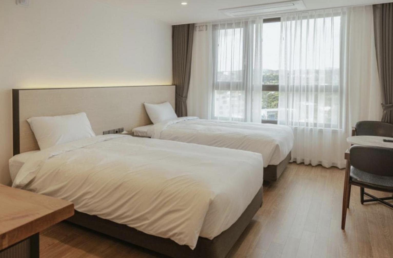 Twin Room with Mountain View - Photo 1