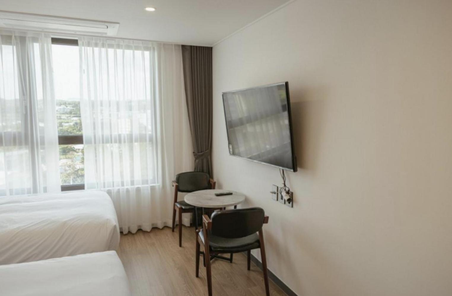 Twin Room with Mountain View - Photo 6